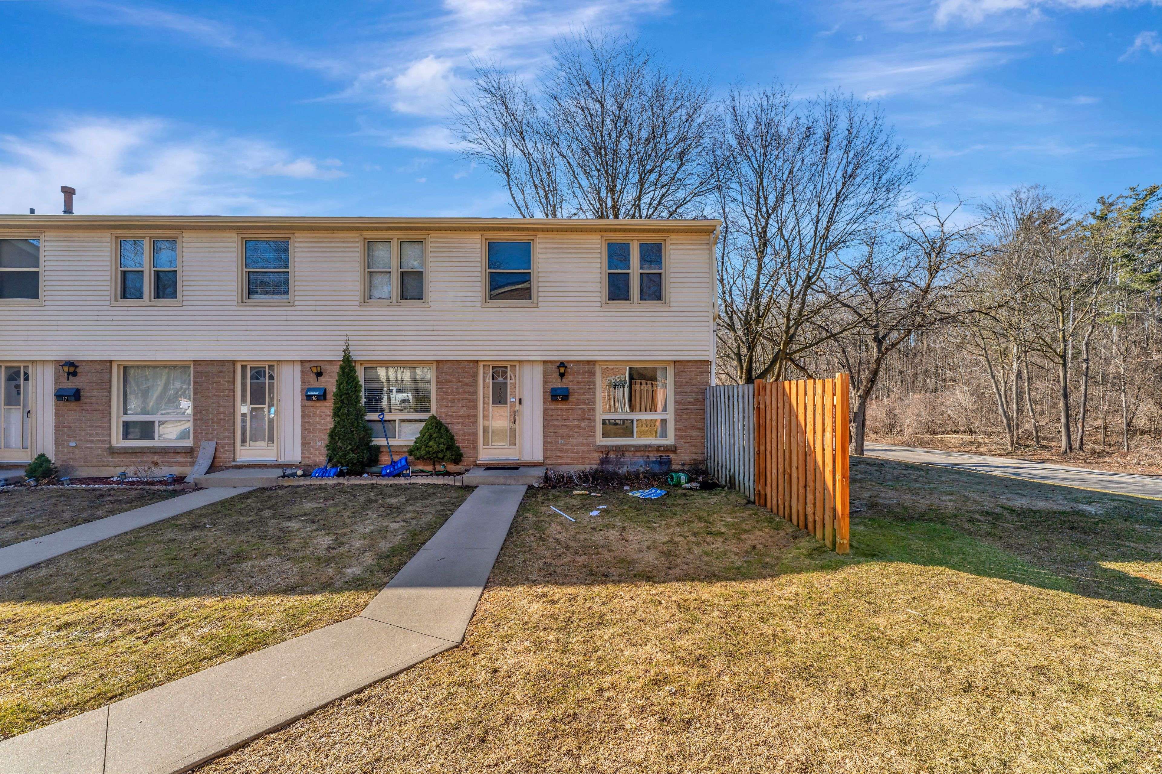 Kitchener, ON N2P 1K3,165 Green Valley DR #15