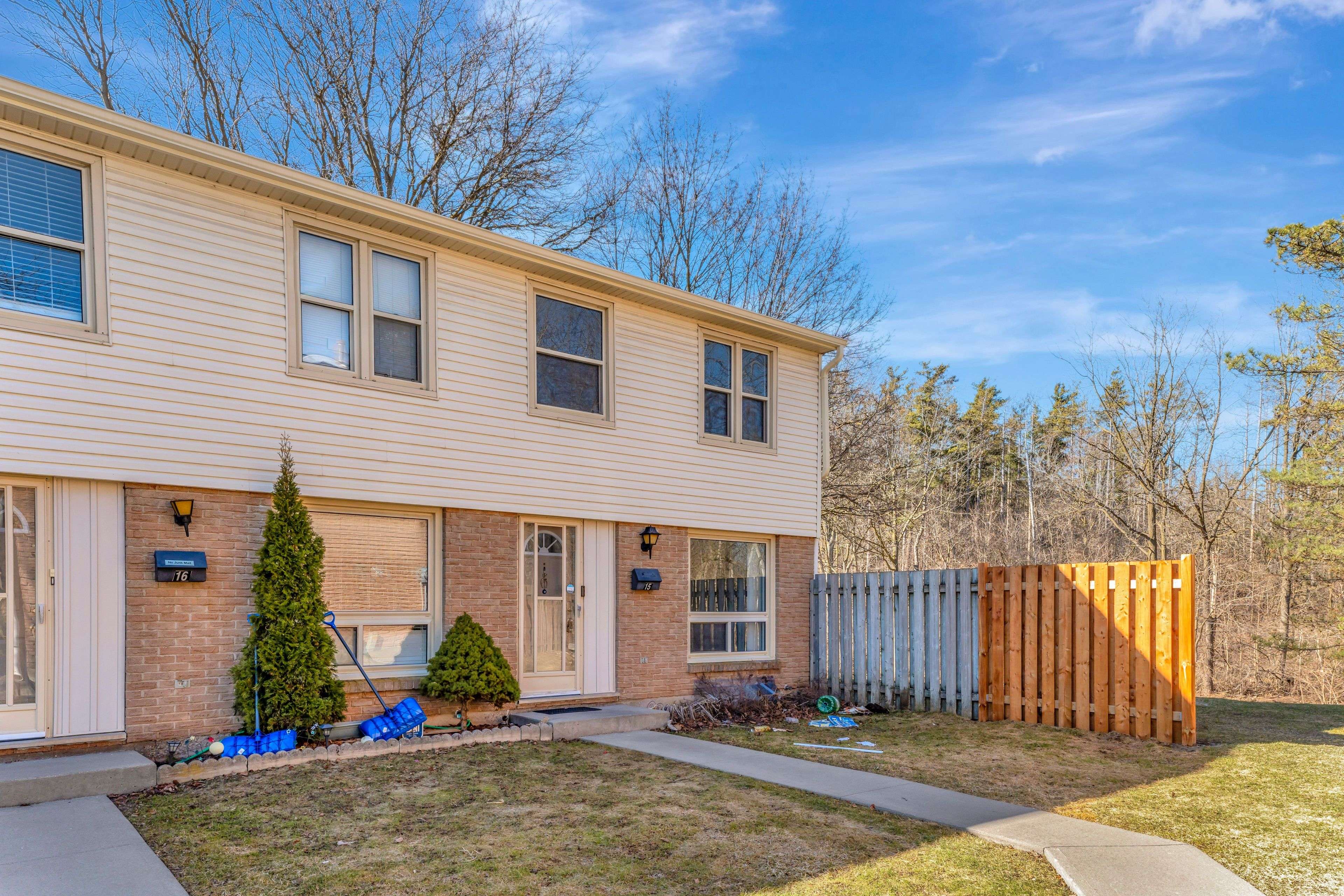 Kitchener, ON N2P 1K3,165 Green Valley DR #15