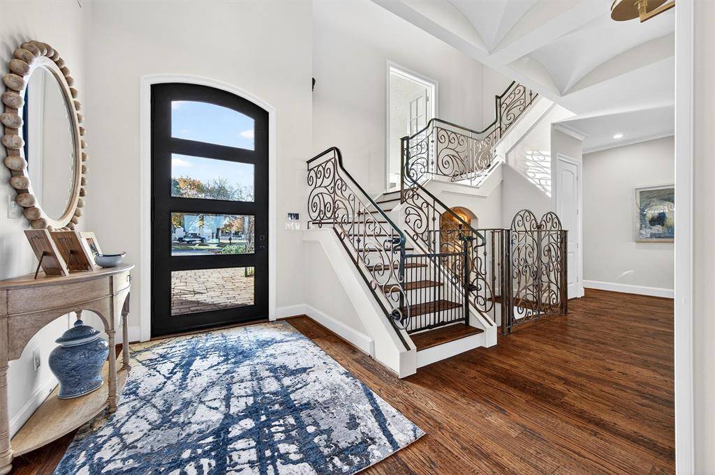 Lake Kiowa, TX 76240,600 Kiowa Drive E