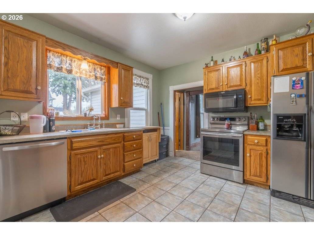 Cottage Grove, OR 97424,243 N LANE ST