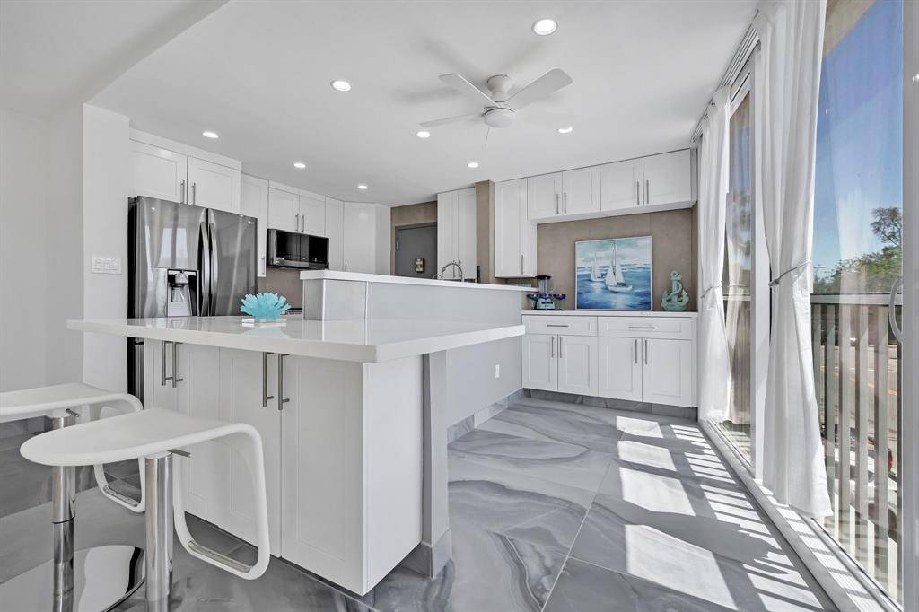 Fort Lauderdale, FL 33304,720 Bayshore Dr #202