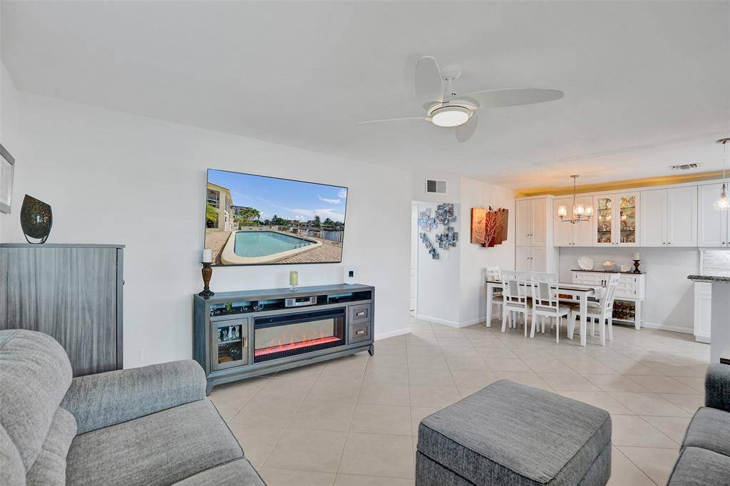 Pompano Beach, FL 33060,935 SE 9th Ave #16