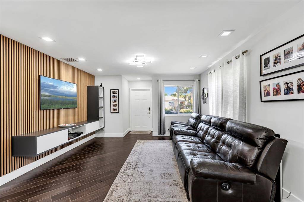 Deerfield Beach, FL 33442,1220 SW 46th Ter