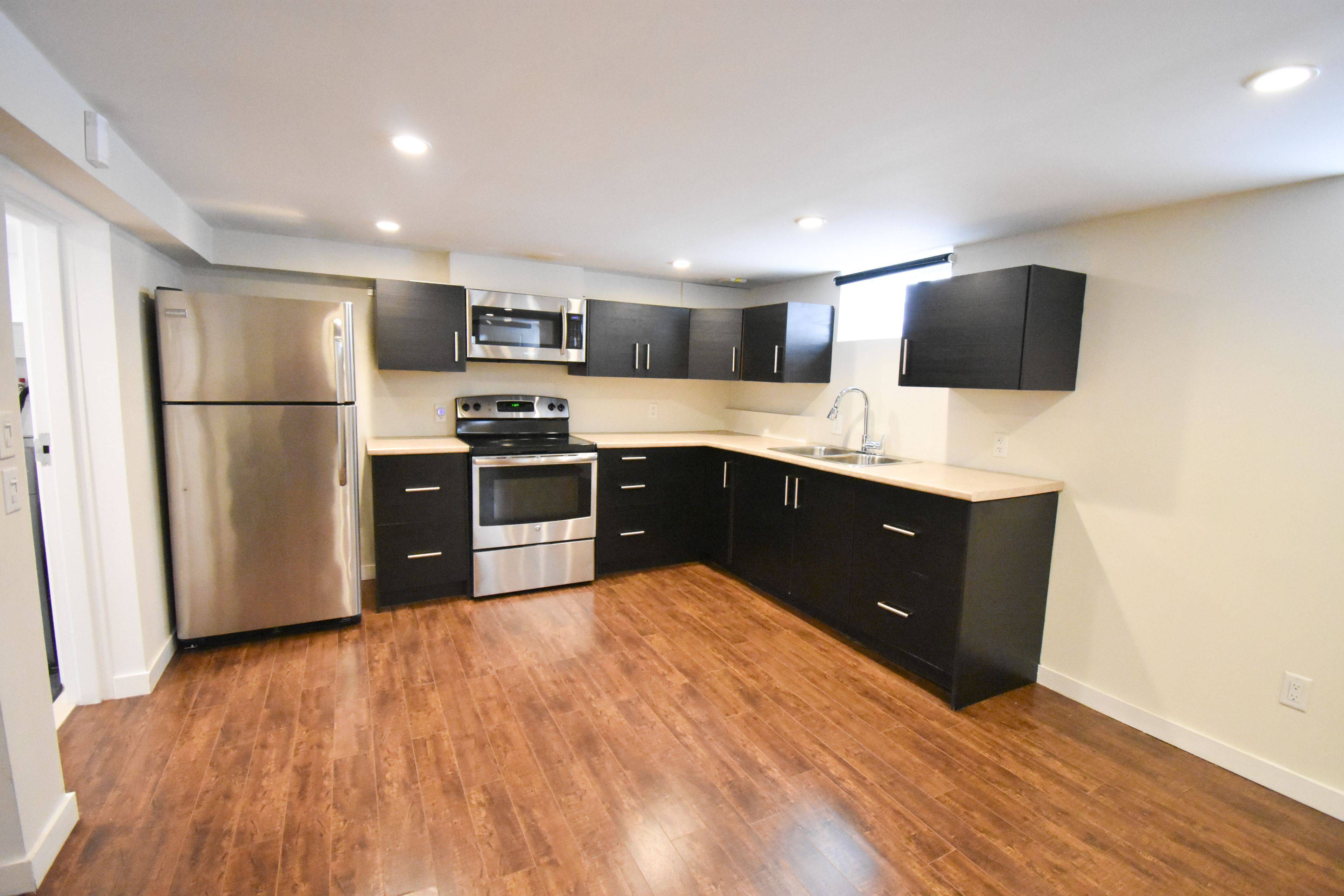 Barrie, ON L4N 3E9,205 Innisfil ST #B