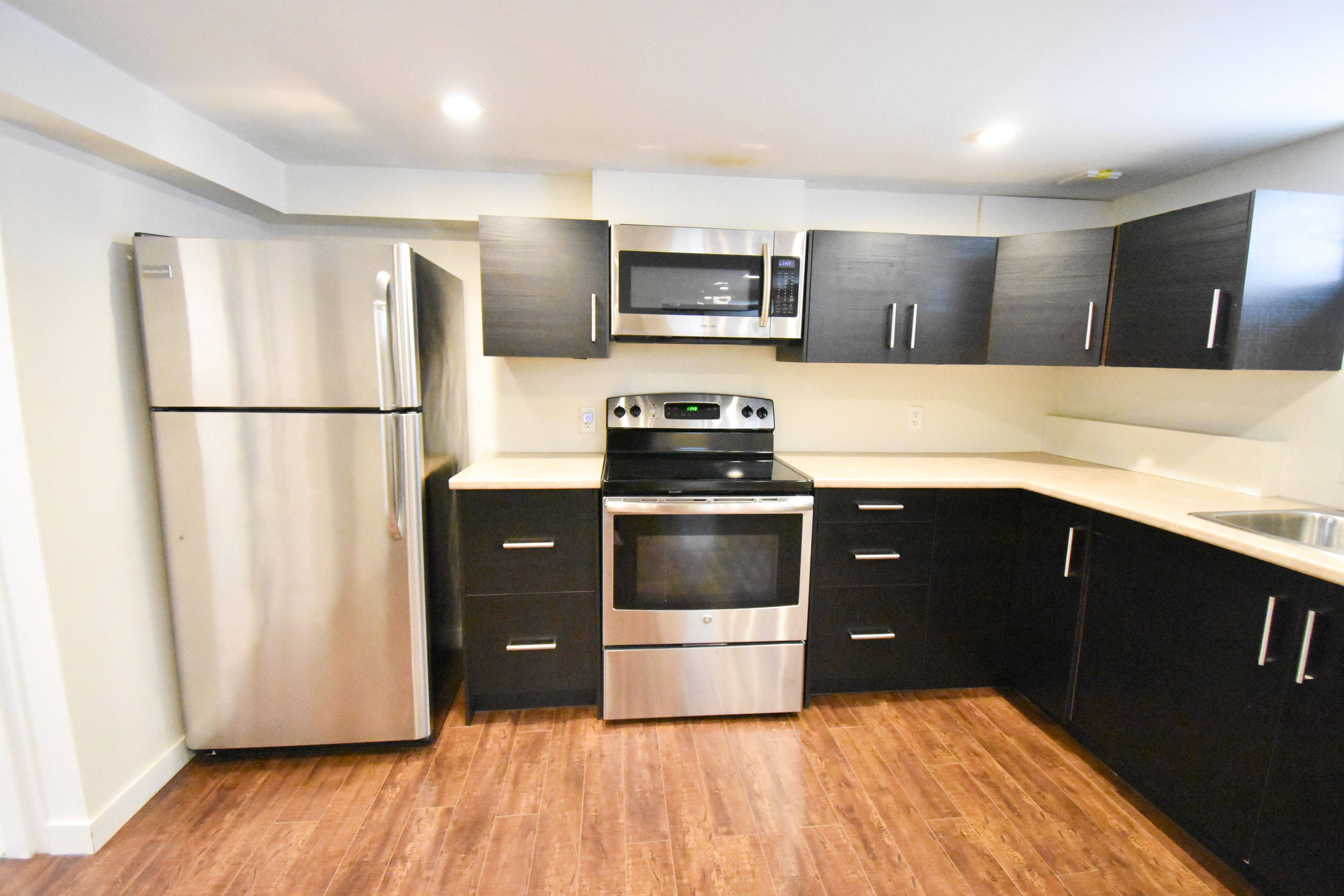 Barrie, ON L4N 3E9,205 Innisfil ST #B