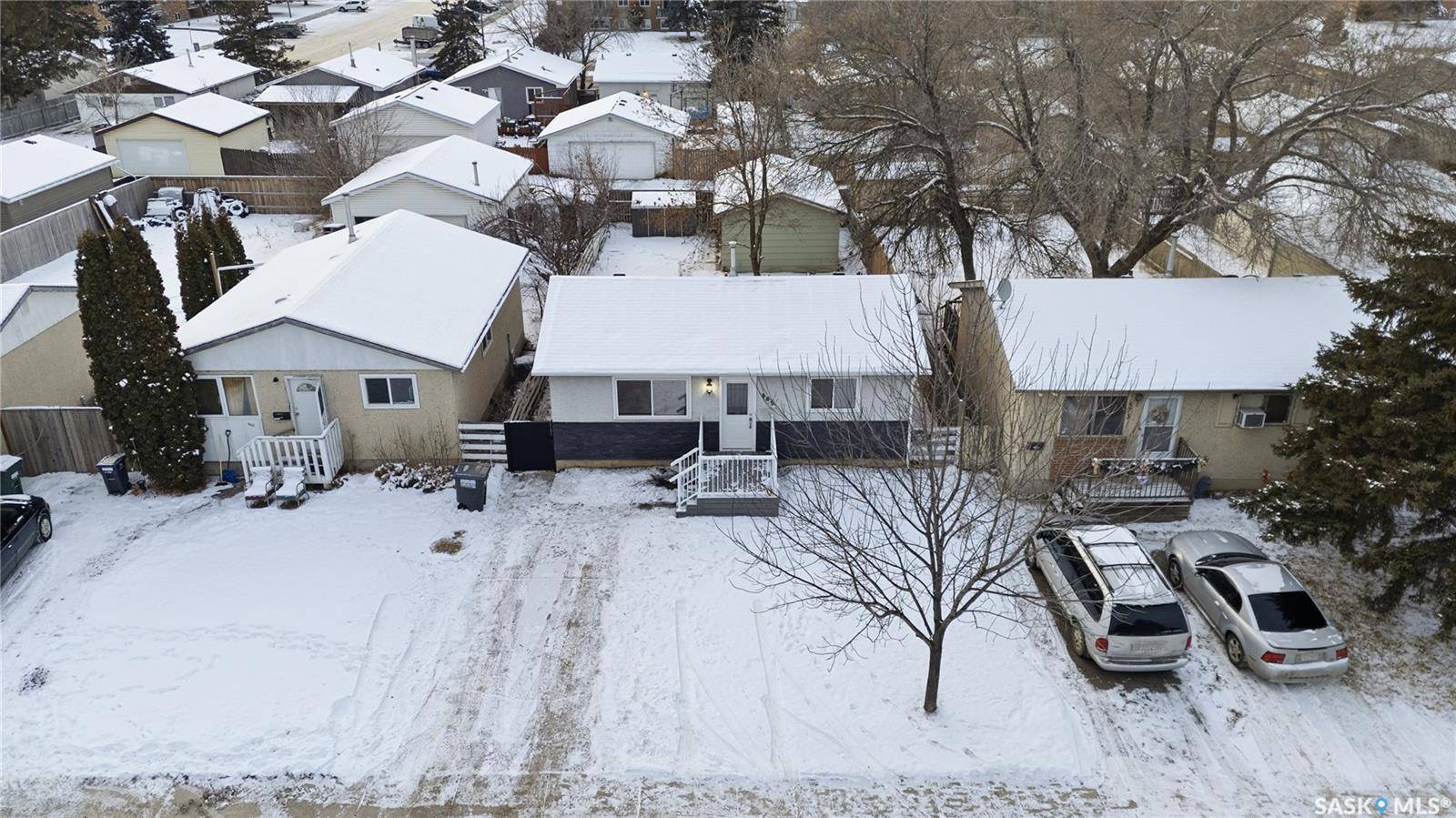 Saskatoon, SK S7L 4K1,869 Macklem DRIVE
