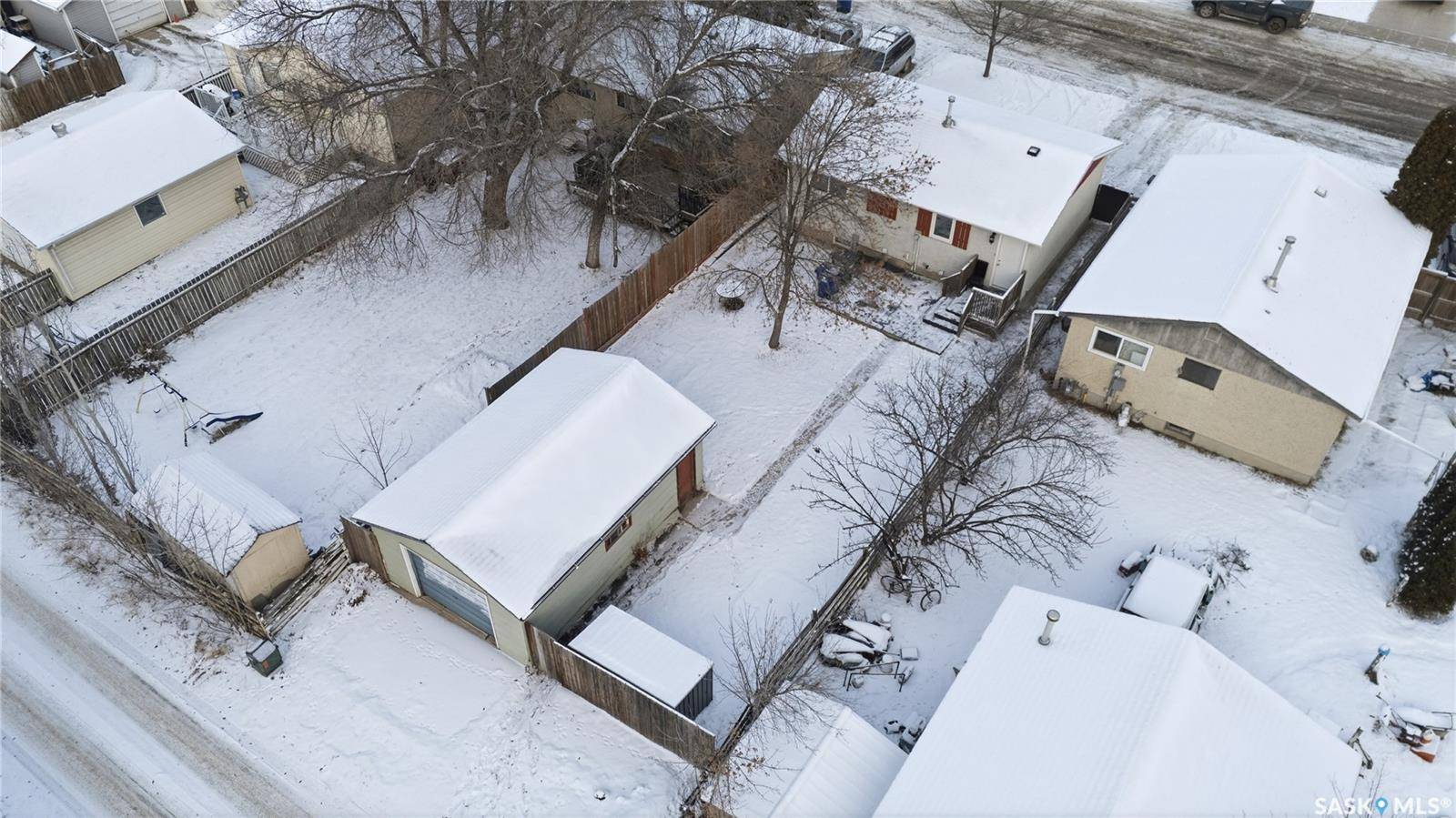 Saskatoon, SK S7L 4K1,869 Macklem DRIVE