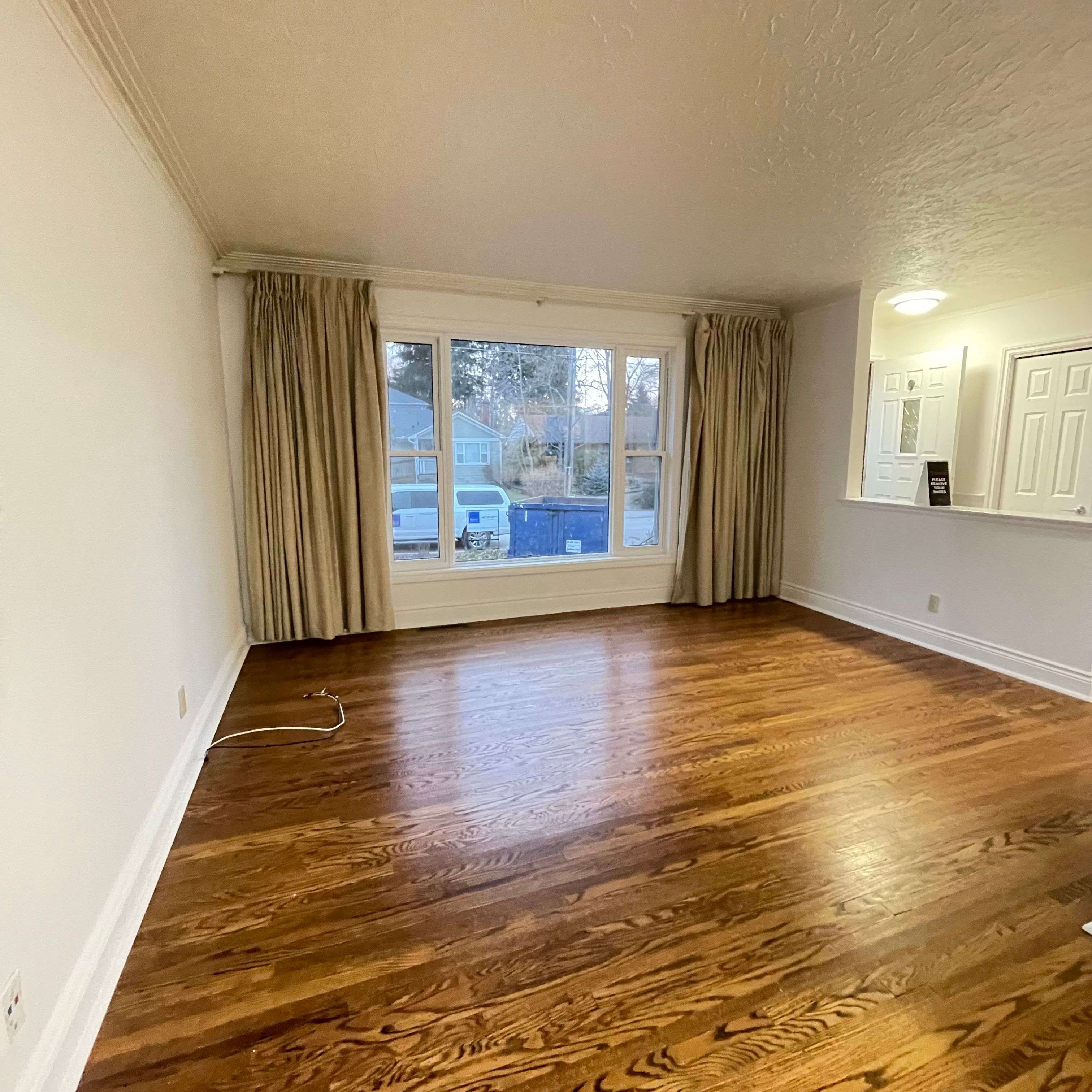 Mississauga, ON L5G 3K6,46 Woodlawn AVE N