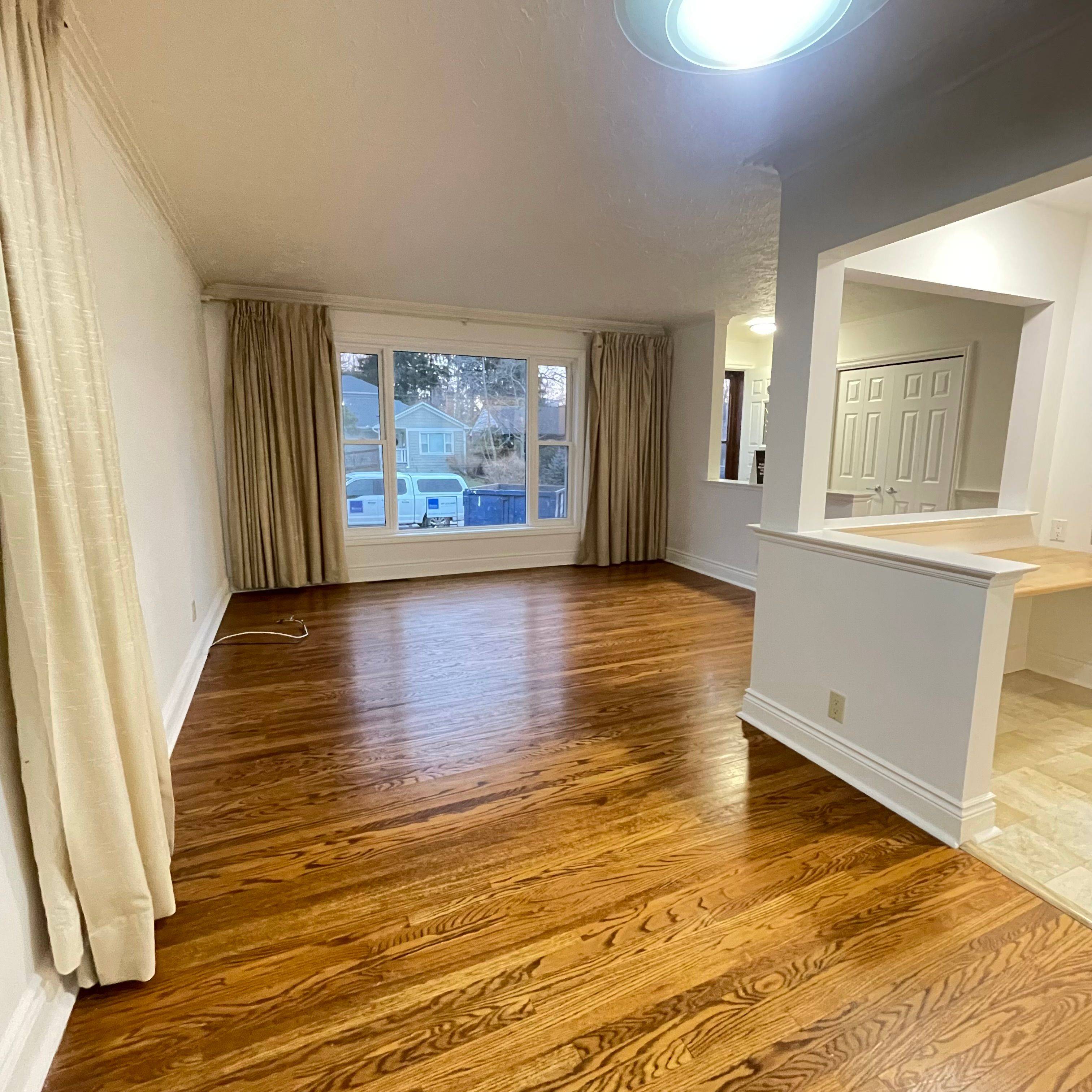 Mississauga, ON L5G 3K6,46 Woodlawn AVE N