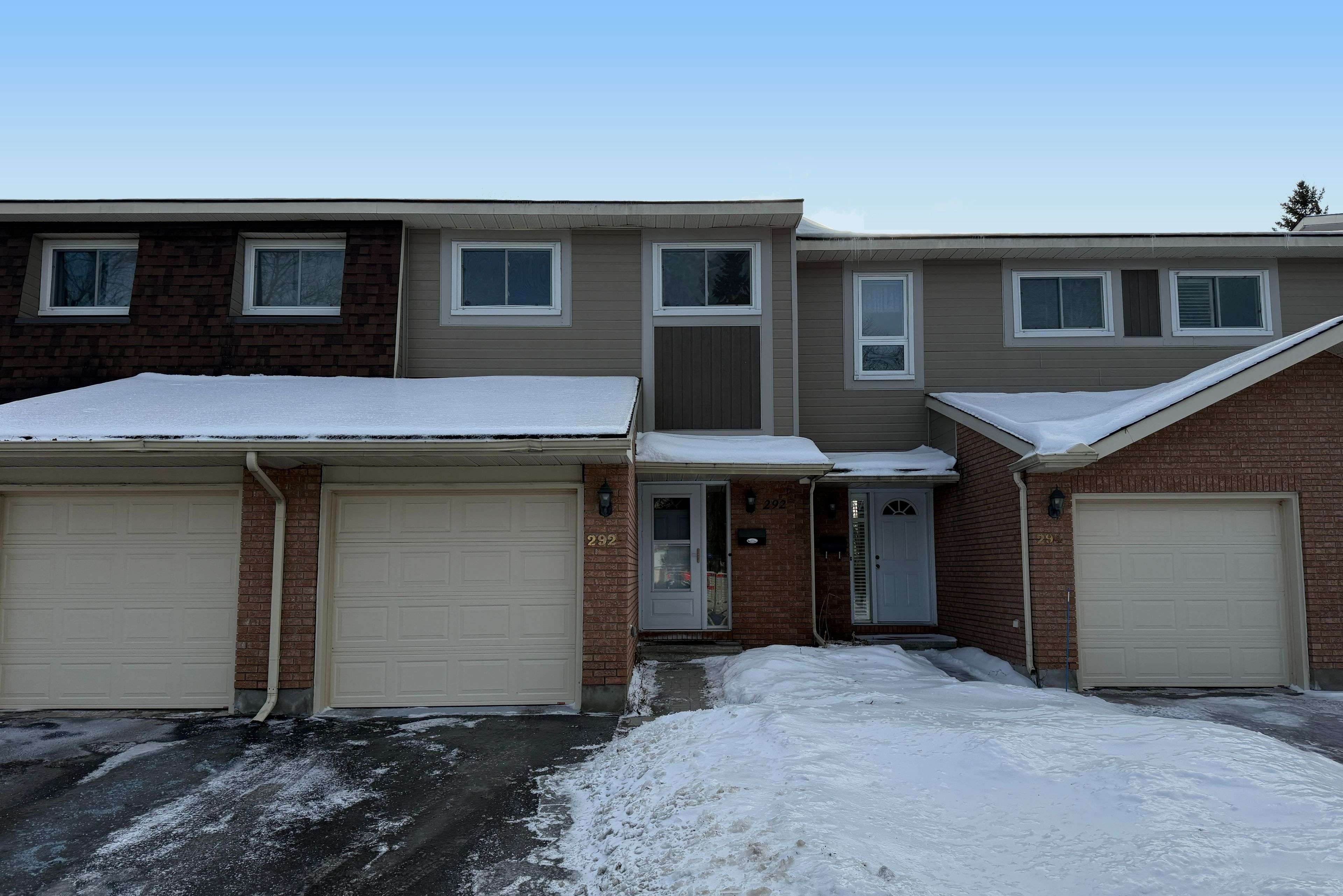 Hunt Club - South Keys And Area, ON K1T 2W2,292 Temby Private