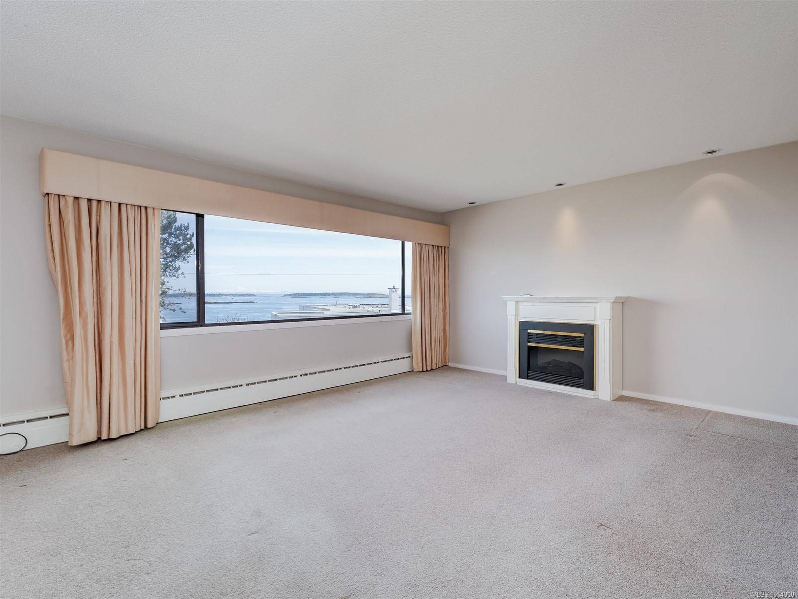 Oak Bay, BC V8S 5G7,2747 Satellite St #200