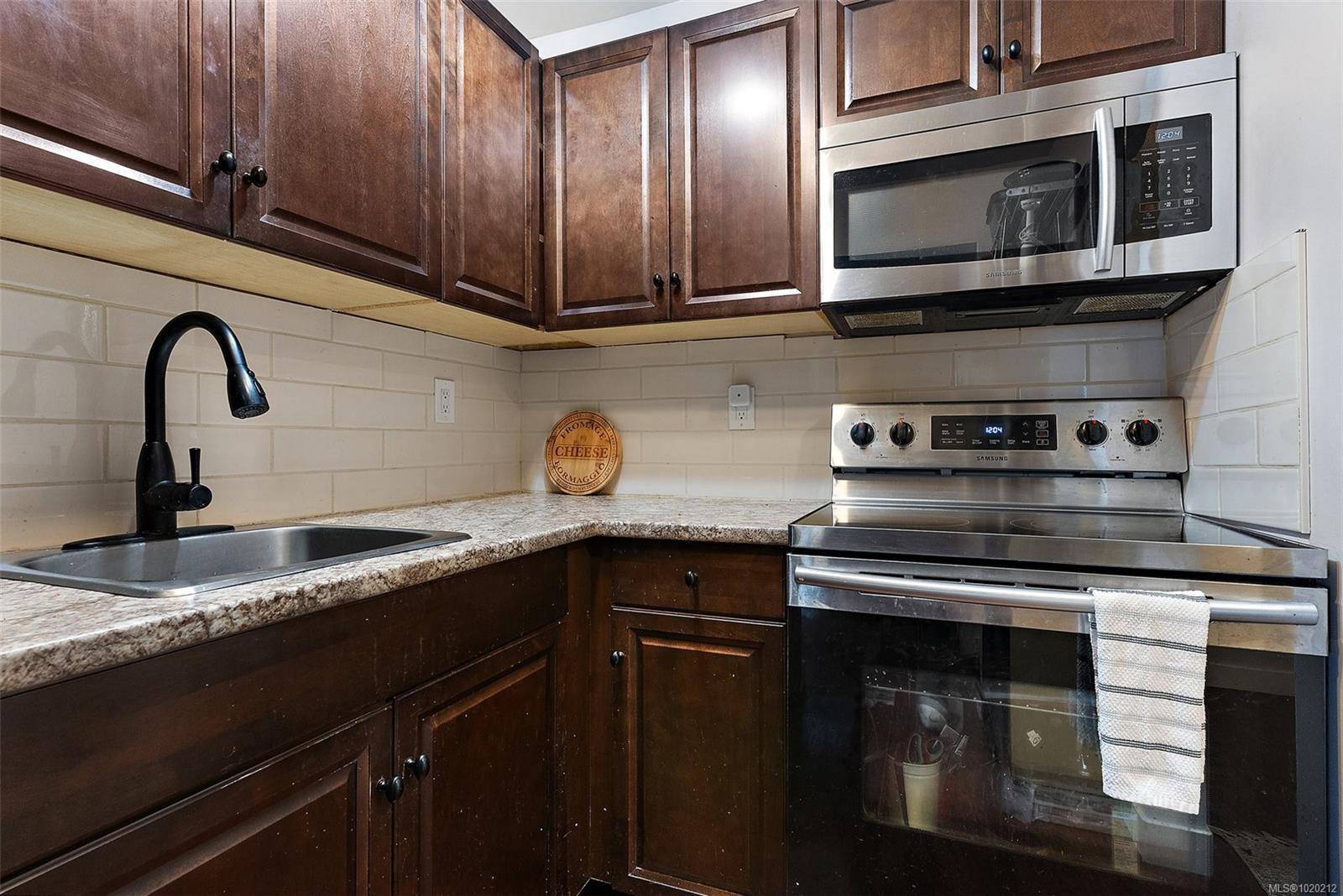 Victoria, BC V8T 3Y9,2610 Graham St #104