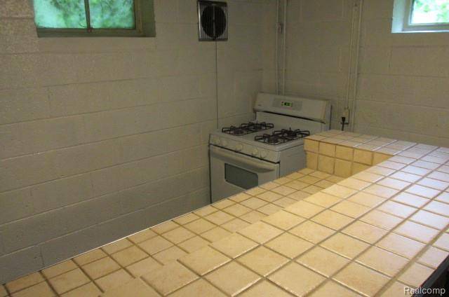 445 W BRECKENRIDGE ST #Garden, Ferndale, MI 48220