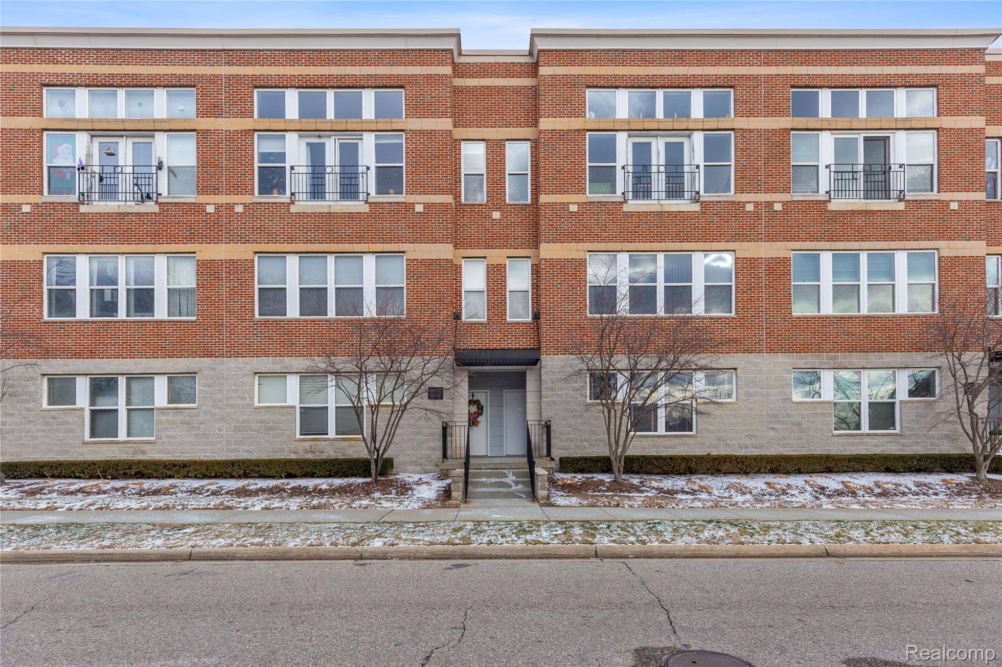 Mt. Clemens, MI 48043,72 Clinton ST