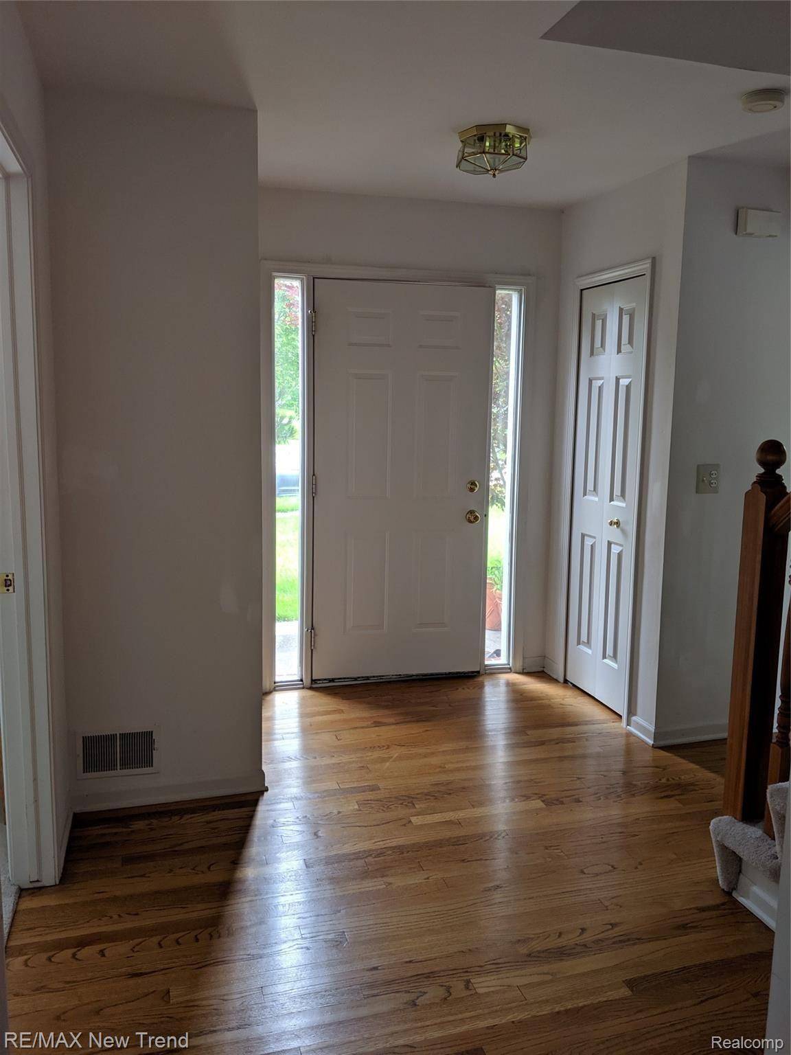 Novi, MI 48375,25871 TRESTLE