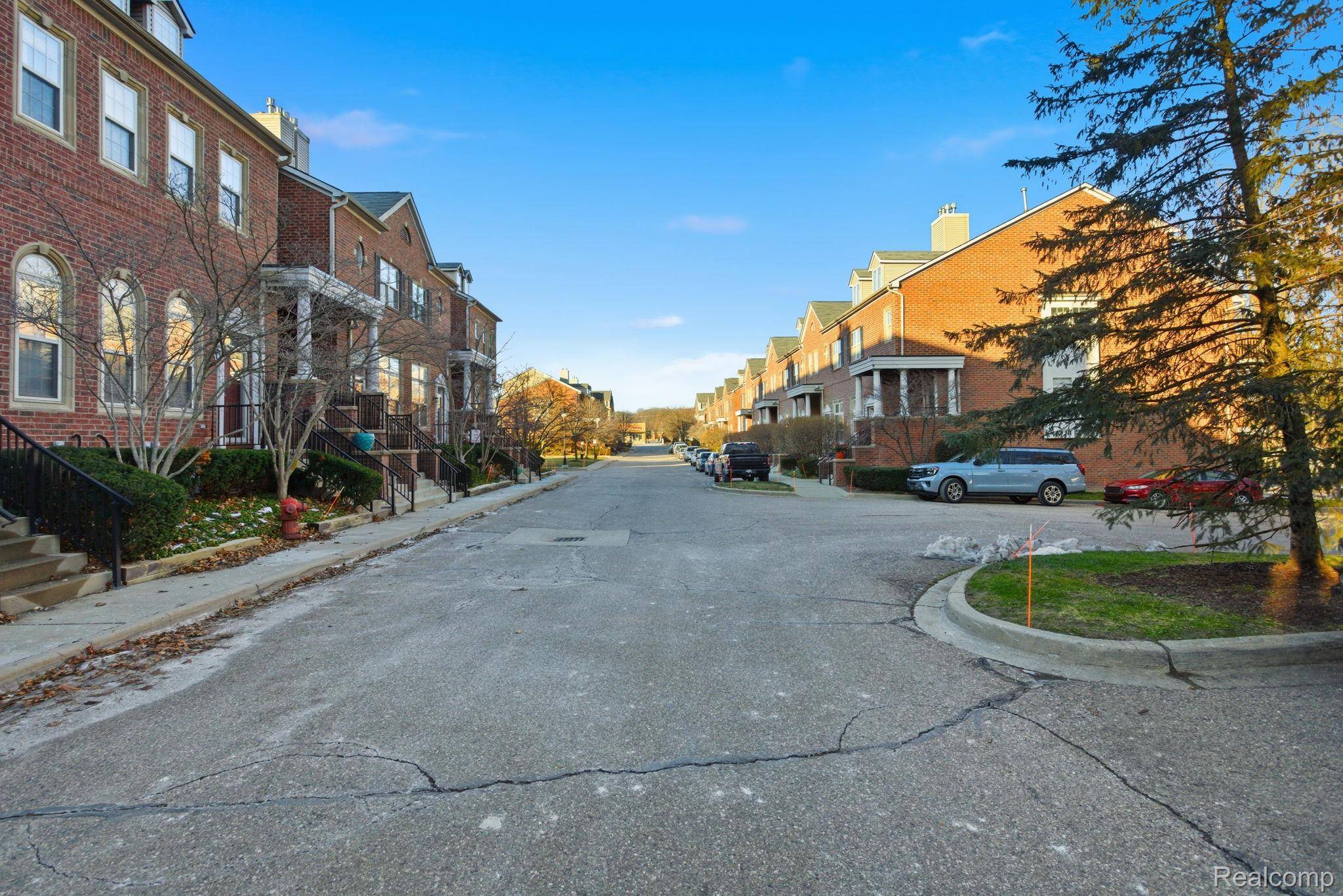 Livonia, MI 48154,16878 Farmington RD