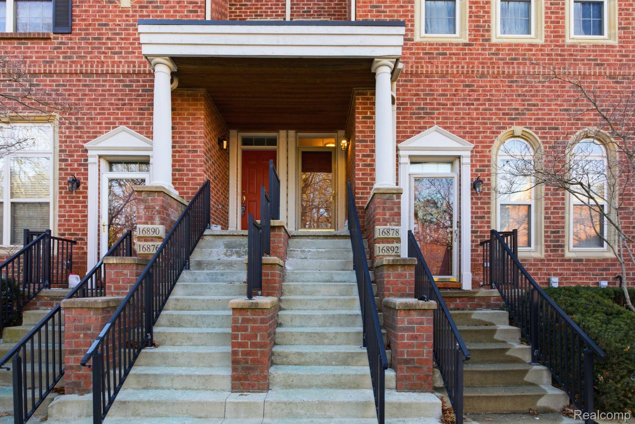 Livonia, MI 48154,16878 Farmington RD