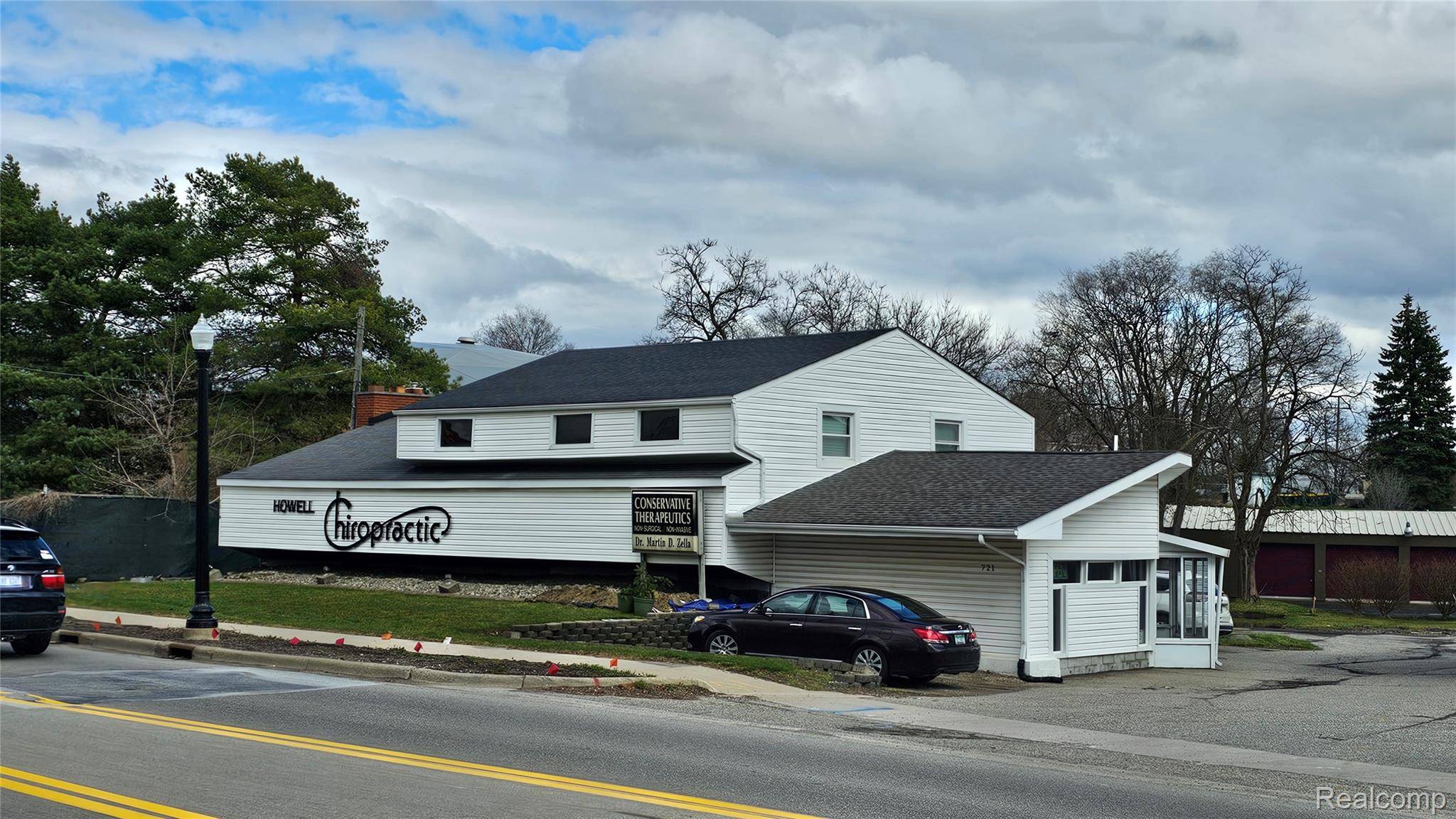 Howell, MI 48843,721 S Michigan