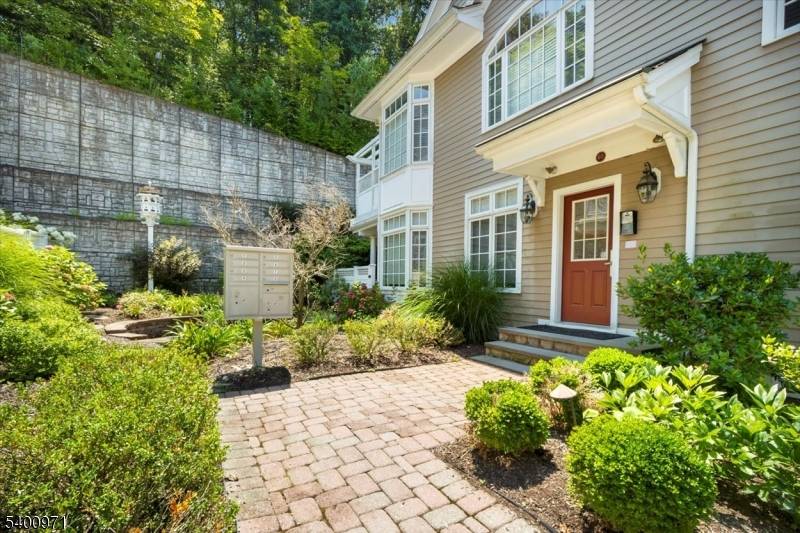 Morristown Town, NJ 07960,60 Chestnut St #2