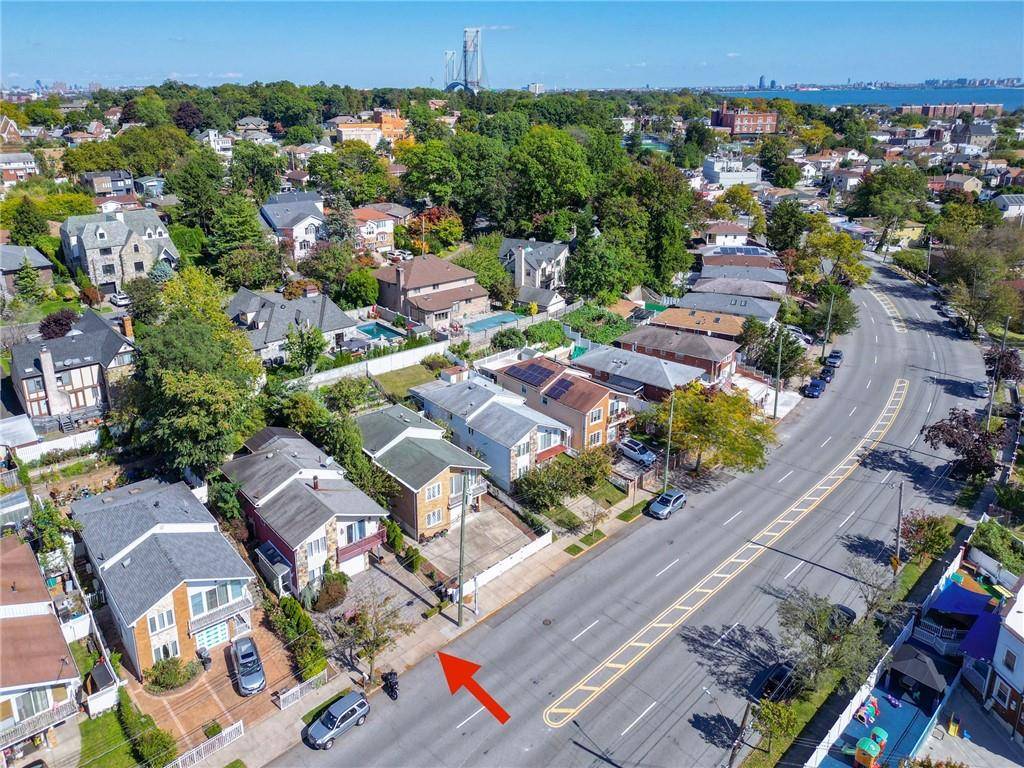 Staten Island, NY 10305,987 Hylan BLVD