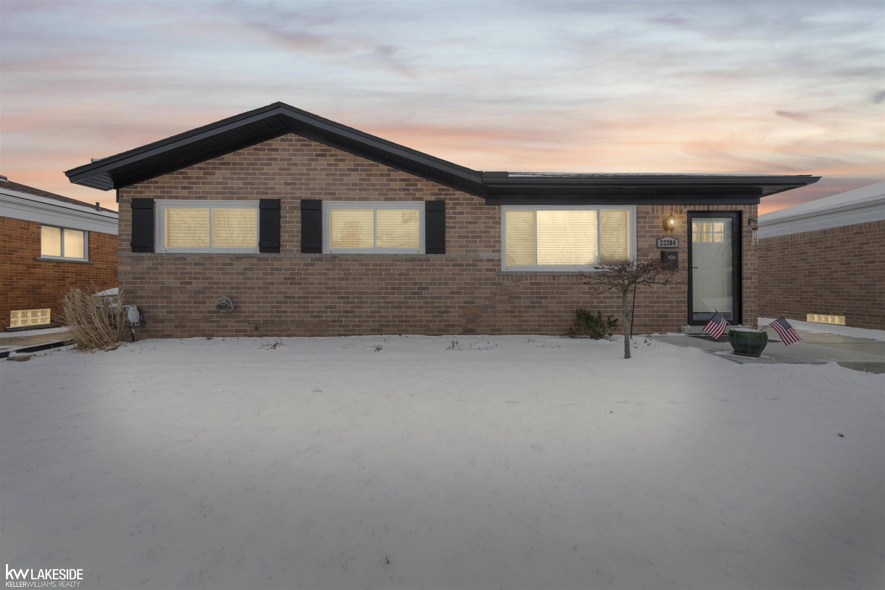 Saint Clair Shores, MI 48082,22204 Hoffman ST