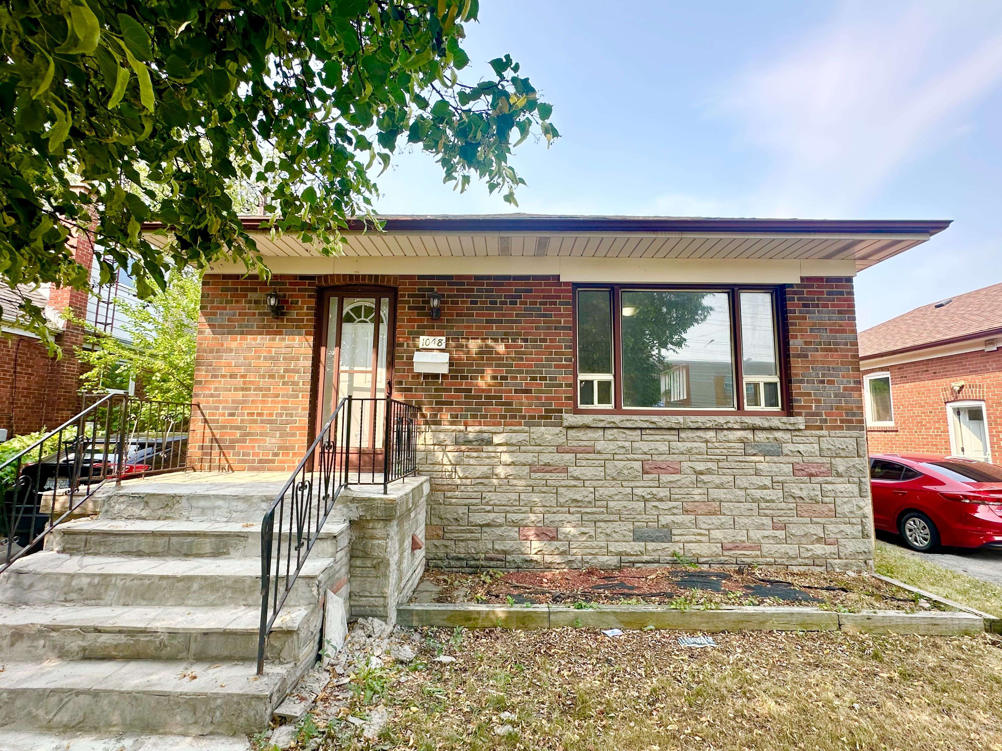 Toronto E04, ON M1P 2K7,1048 Kennedy RD #Main Floor