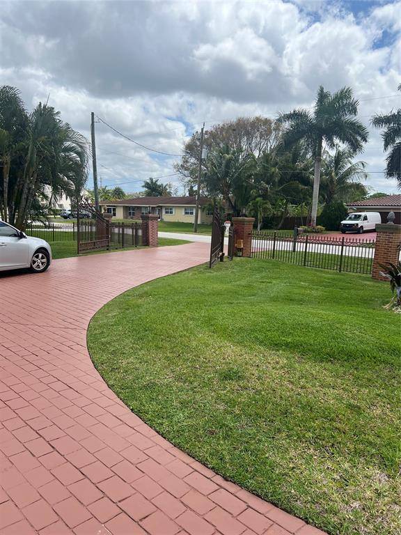 Plantation, FL 33325,11301 SW 3rd St