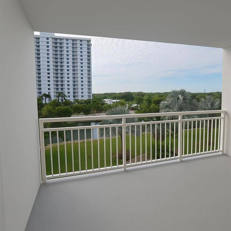 Sunny Isles Beach, FL 33160,400 Kings Point Dr #422