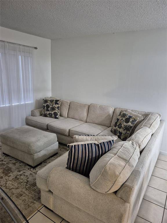 Deerfield Beach, FL 33441,560 SE 2nd Ave #H2