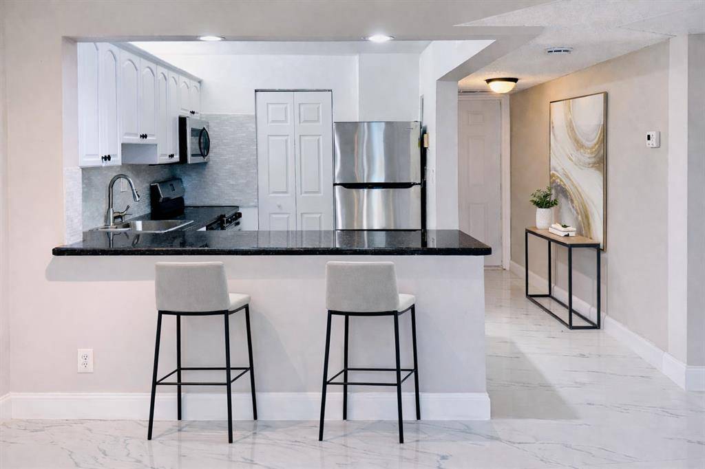 Tamarac, FL 33321,8060 Colony Cir #209