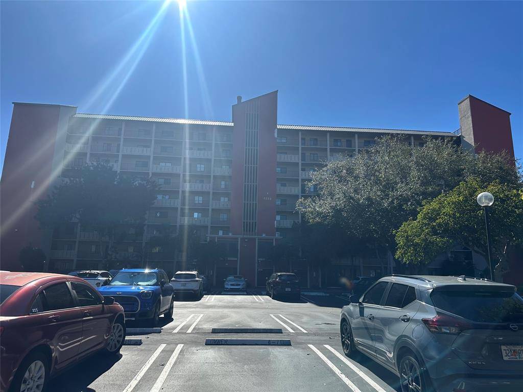 Pompano Beach, FL 33069,2206 S Cypress Bend Dr #305