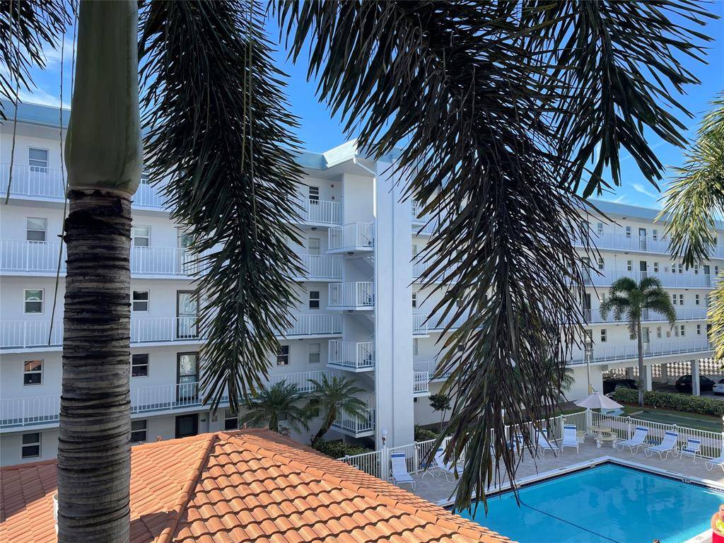 Lauderdale By The Sea, FL 33308,4629 Poinciana St #211