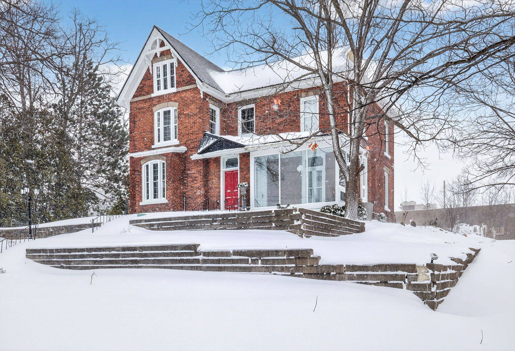 Penetanguishene, ON L9M 1K7,26 Robert ST E