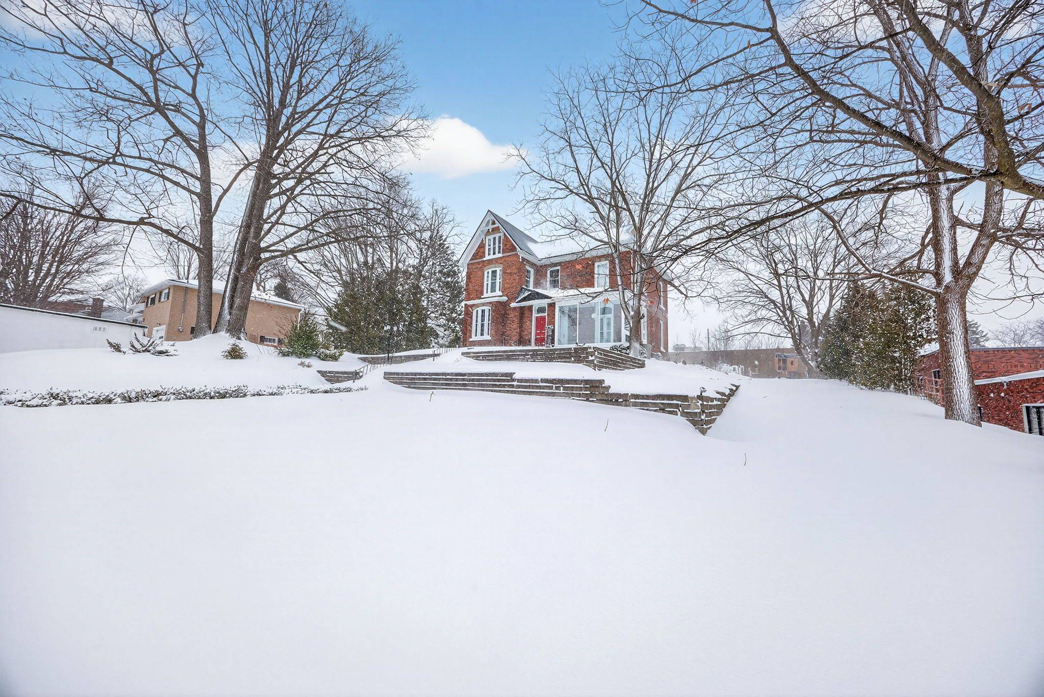 Penetanguishene, ON L9M 1K7,26 Robert ST E