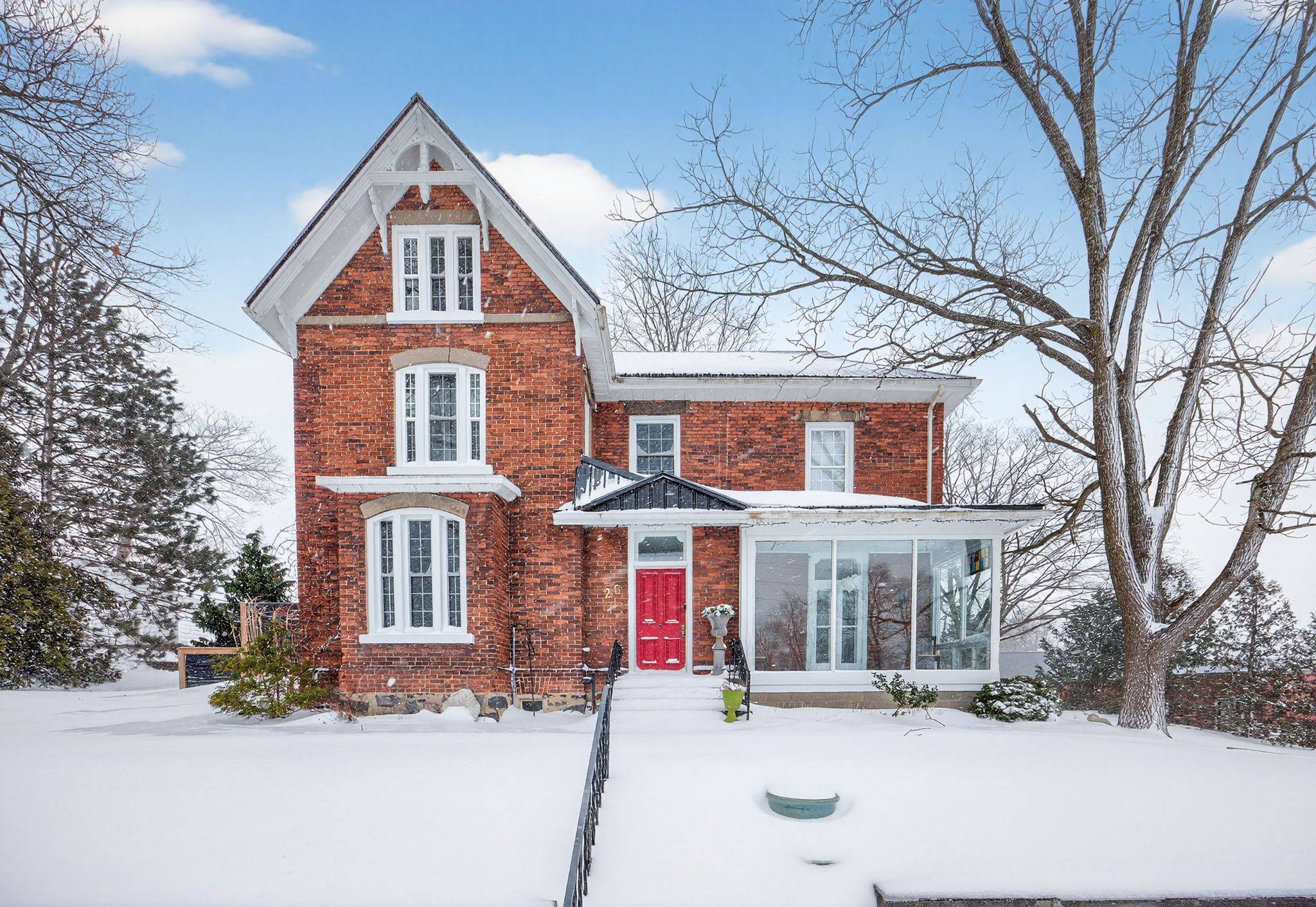 Penetanguishene, ON L9M 1K7,26 Robert ST E