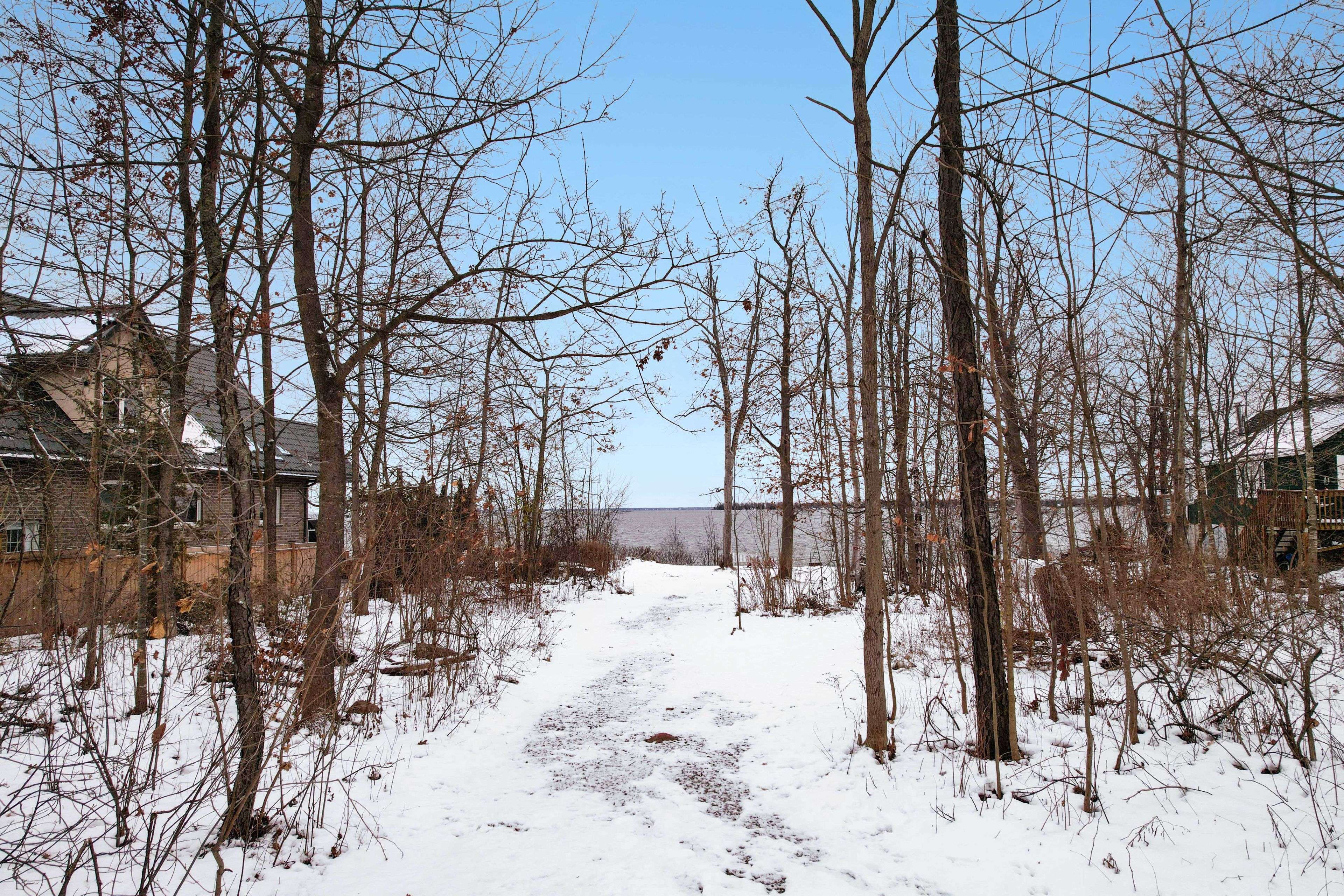 Oro-medonte, ON L0L 2E0,18 Lakeview RD