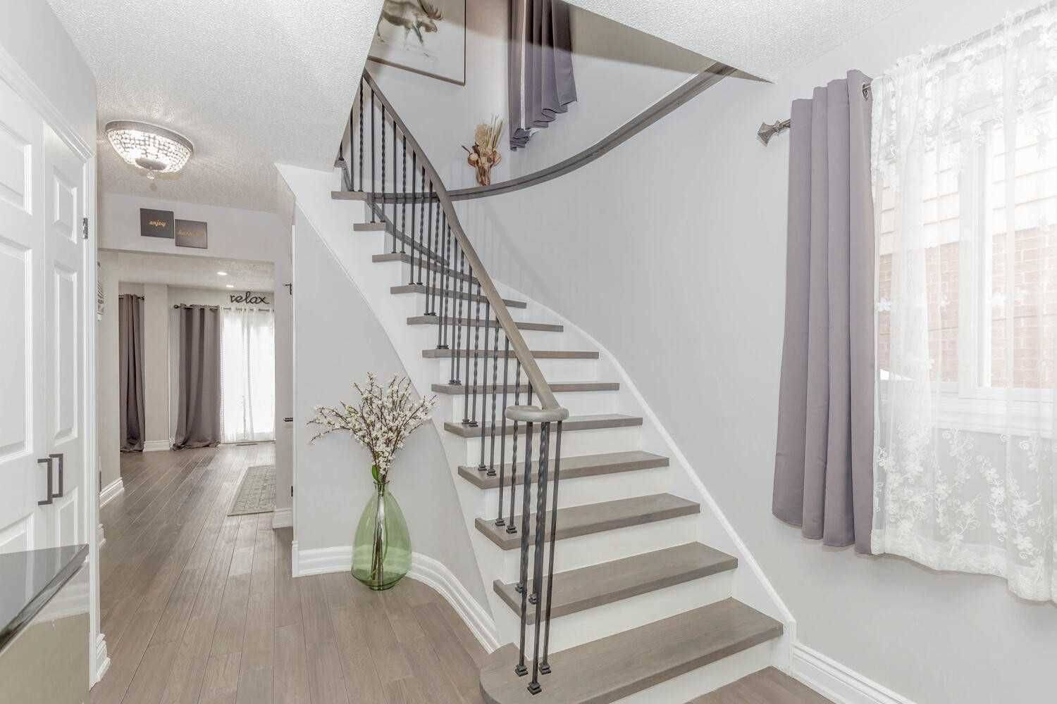 Brampton, ON L6X 2T8,89 Martindale CRES #**Upper**