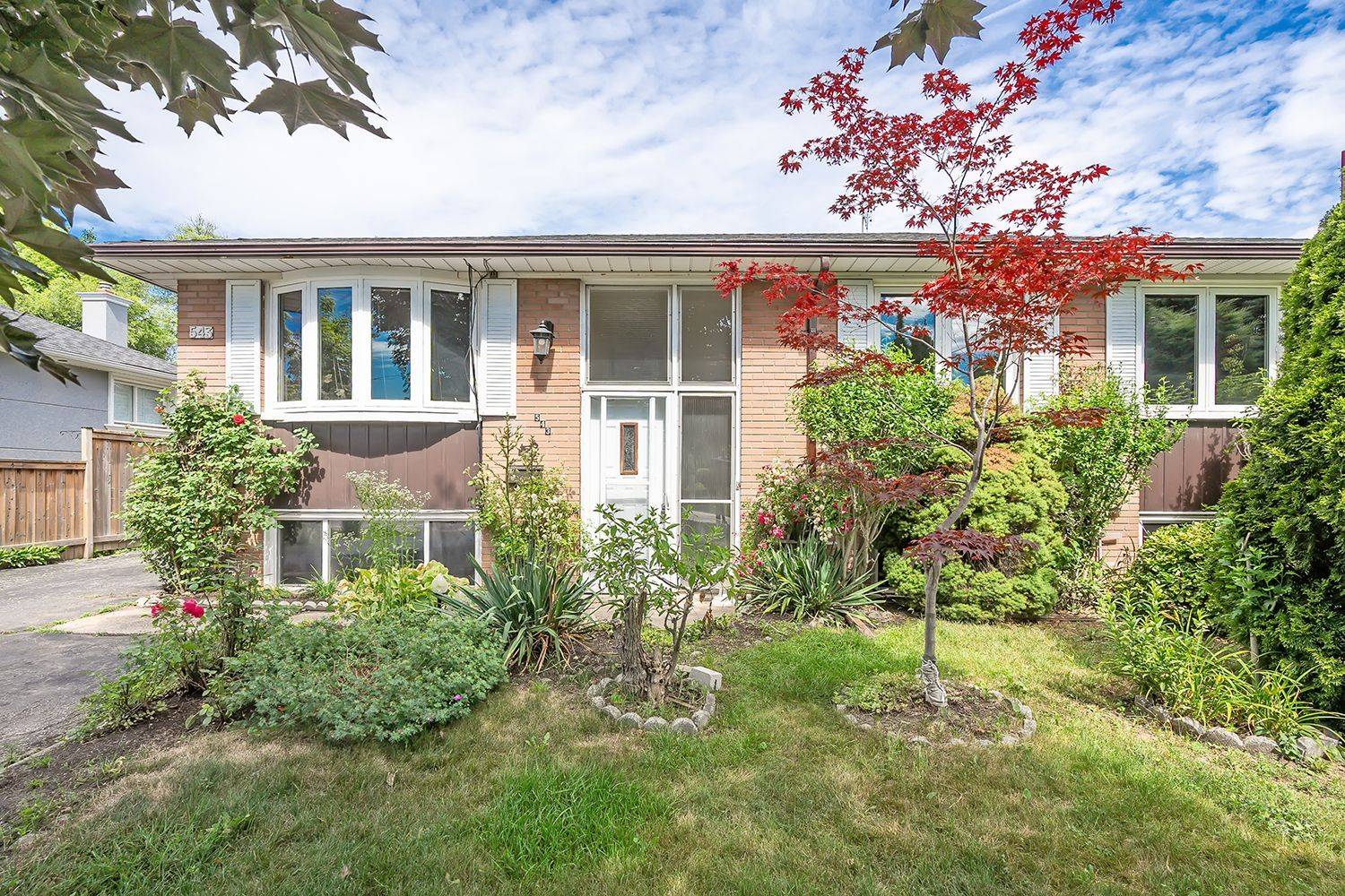 Oakville, ON L6K 2C2,543 Pinegrove RD