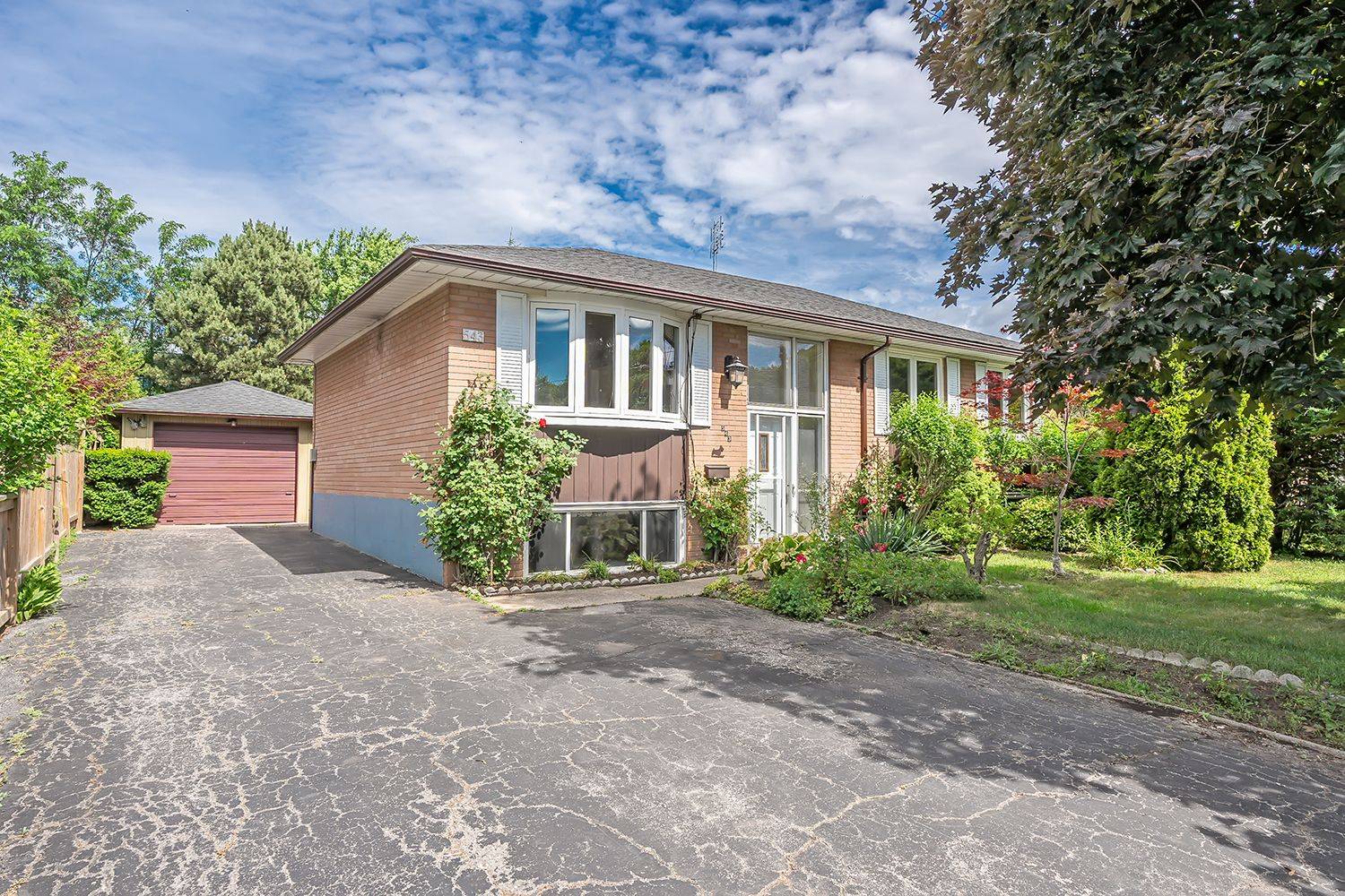Oakville, ON L6K 2C2,543 Pinegrove RD