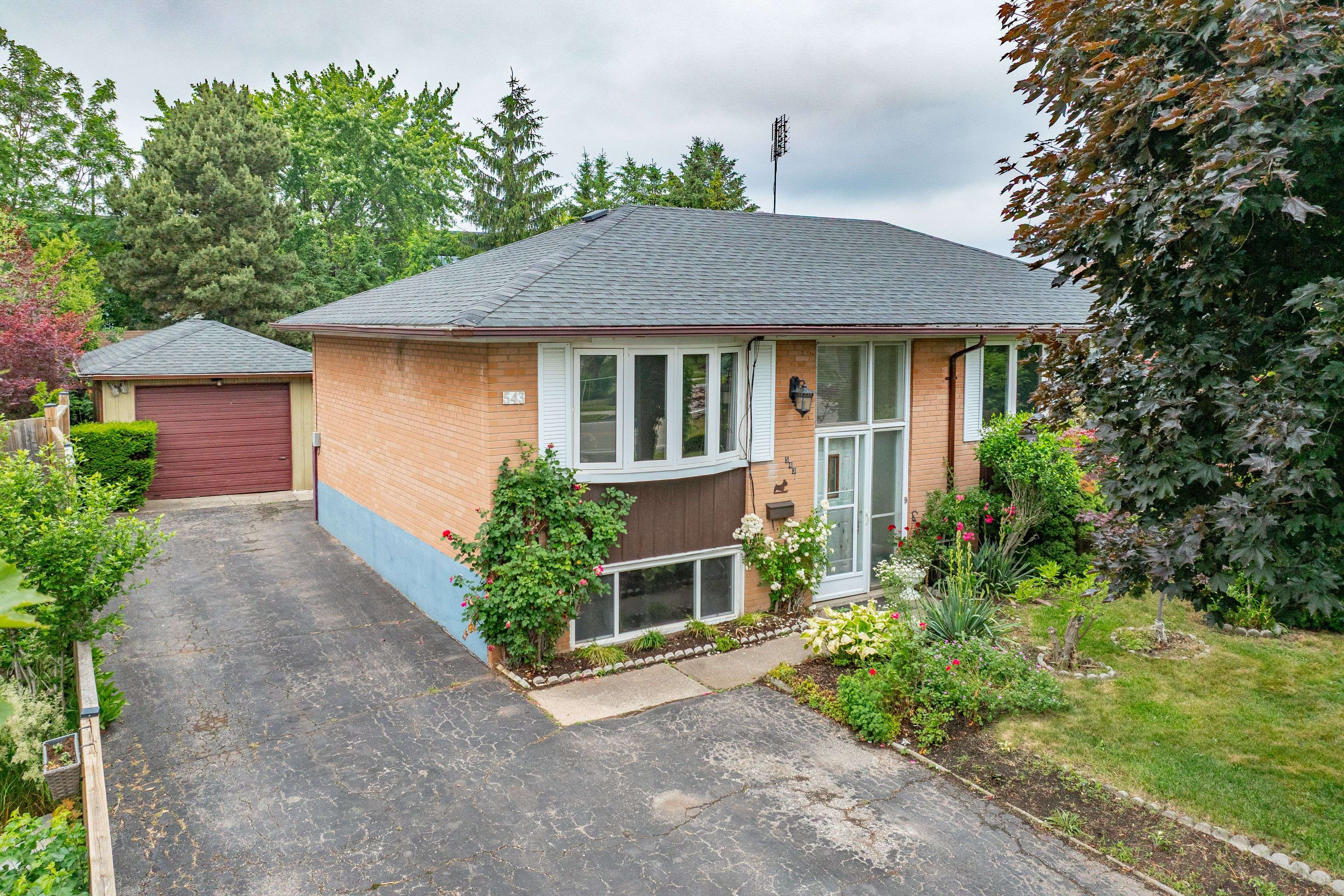 Oakville, ON L6K 2C2,543 Pinegrove RD
