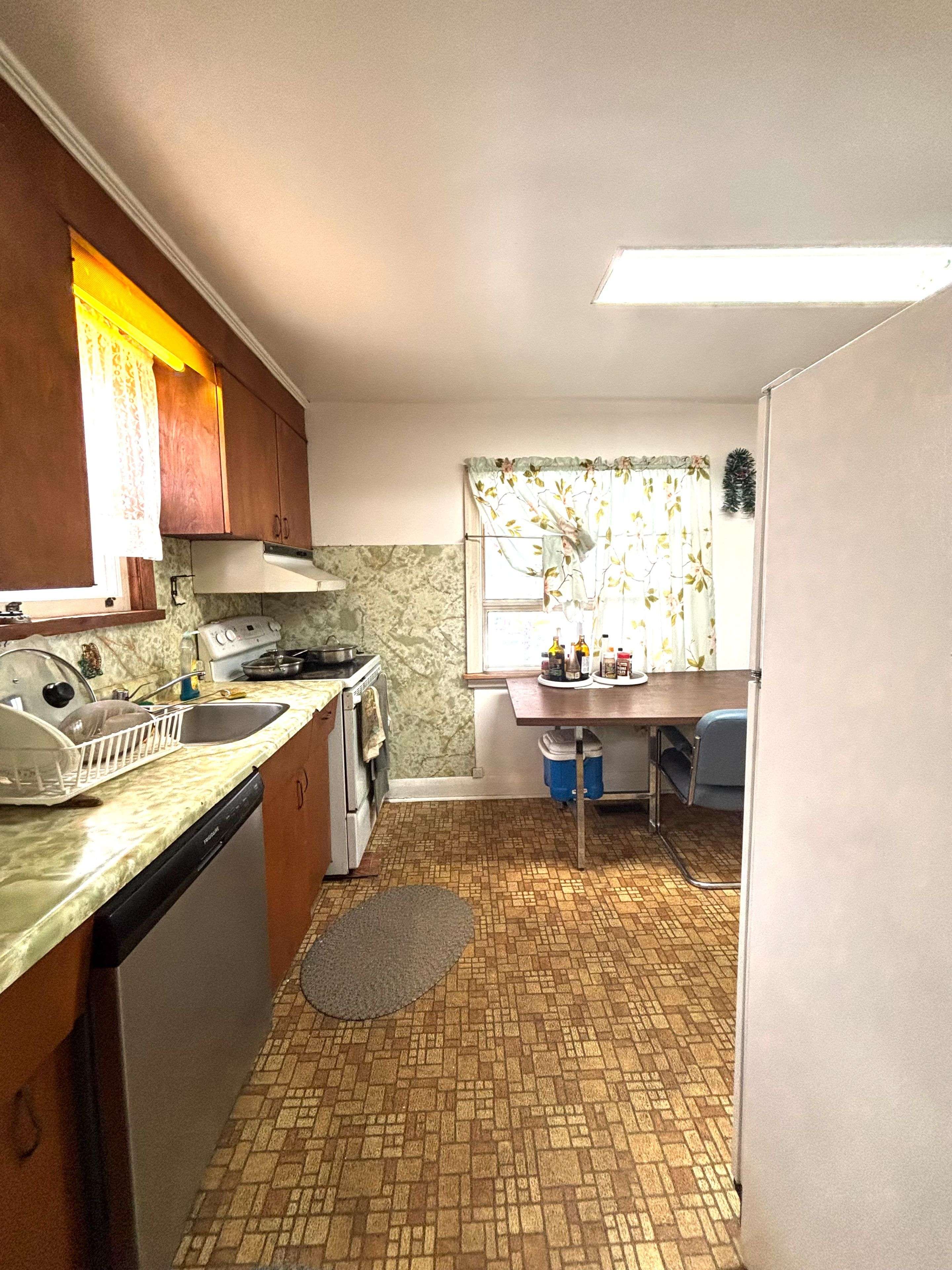 Toronto W06, ON M8W 3C3,127 Thirtieth ST