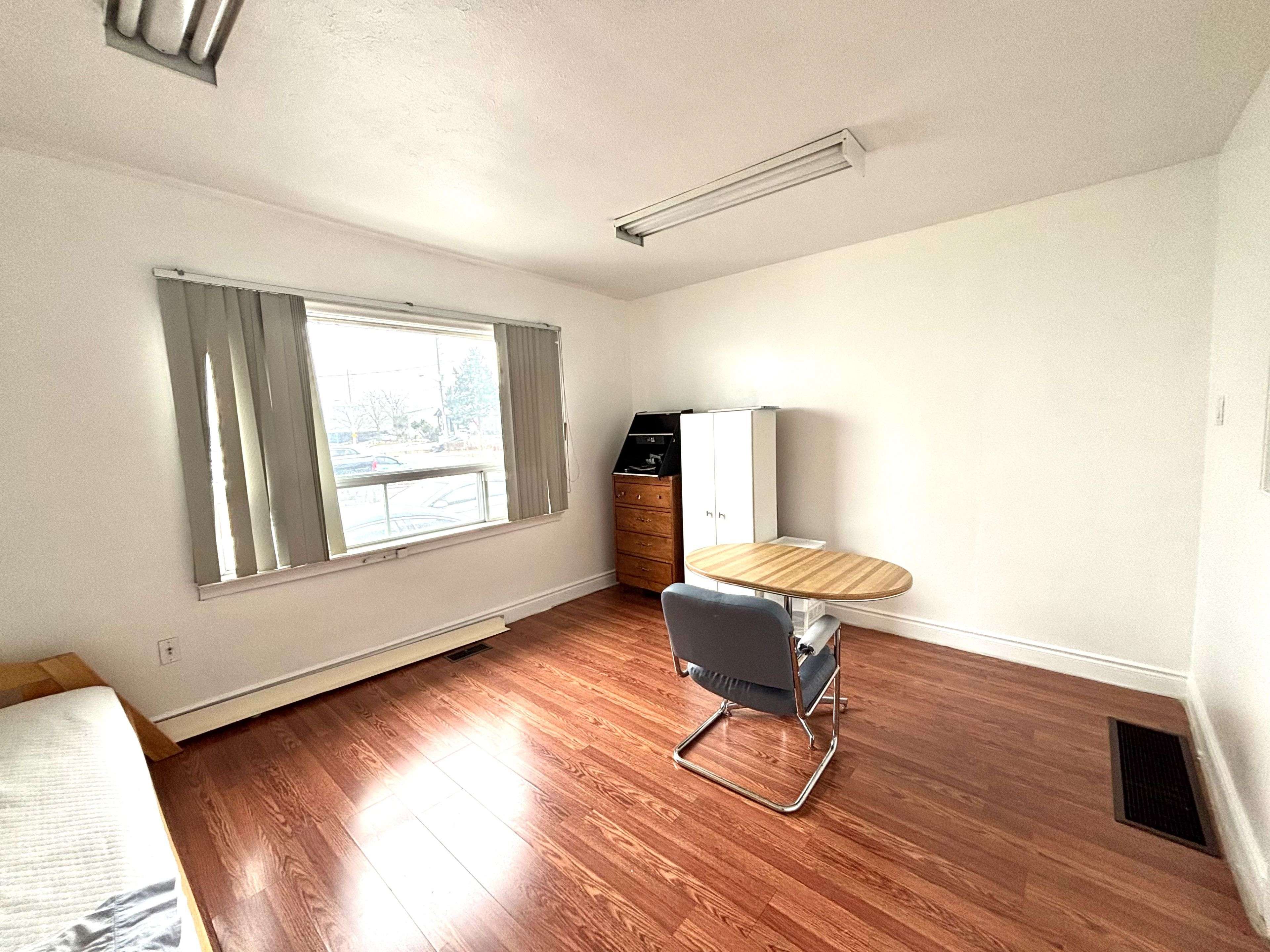 Toronto W06, ON M8W 3C3,127 Thirtieth ST