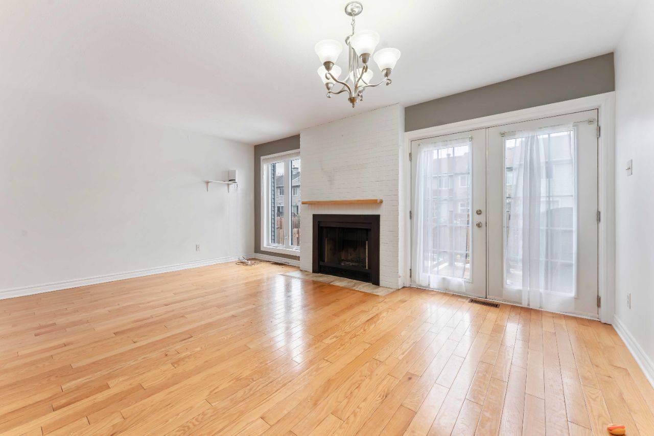 Barrhaven, ON K2J 3R3,70 Halley ST