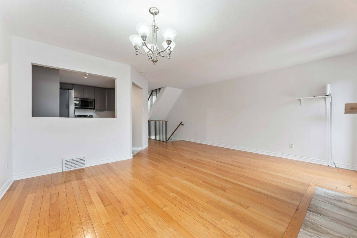 Barrhaven, ON K2J 3R3,70 Halley ST