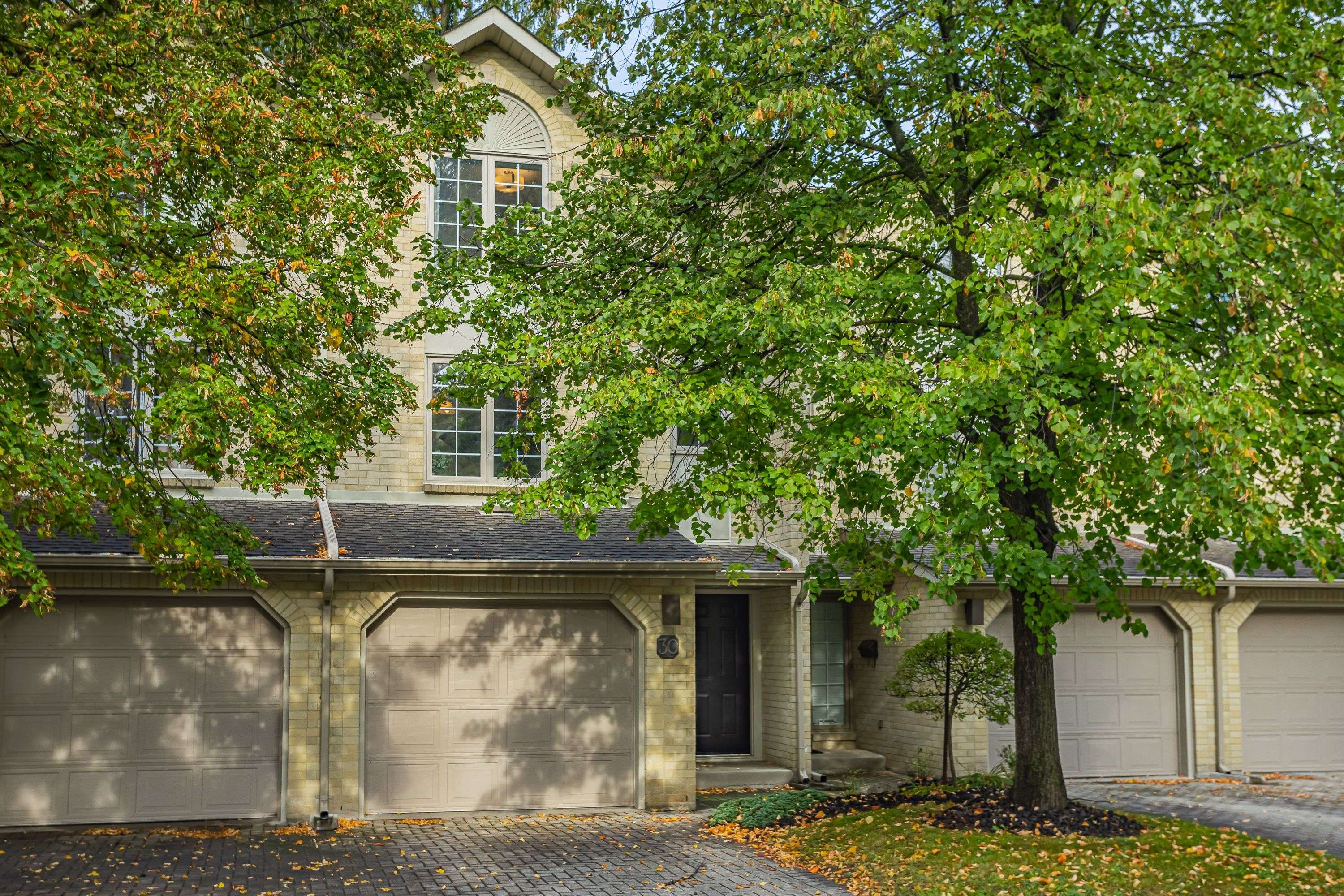 London South, ON N6K 4G9,1399 Commissioners RD W #30