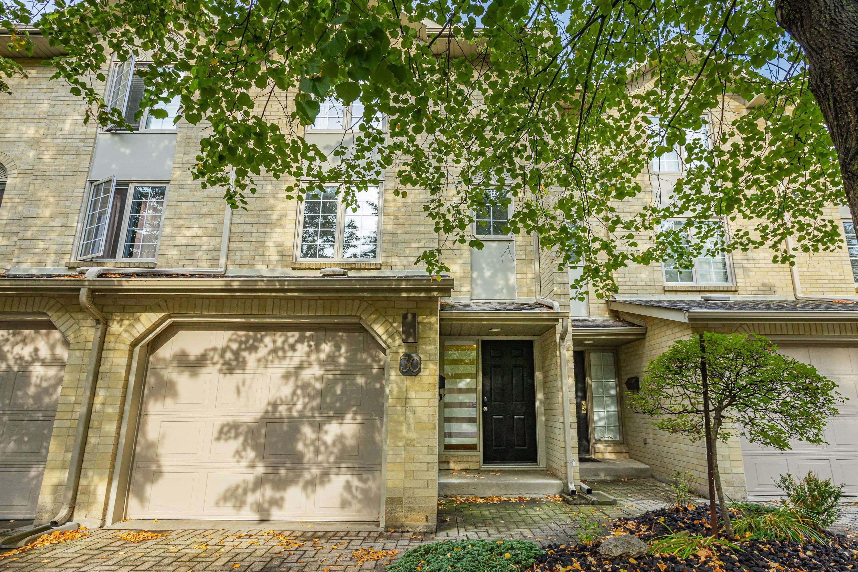 London South, ON N6K 4G9,1399 Commissioners RD W #30