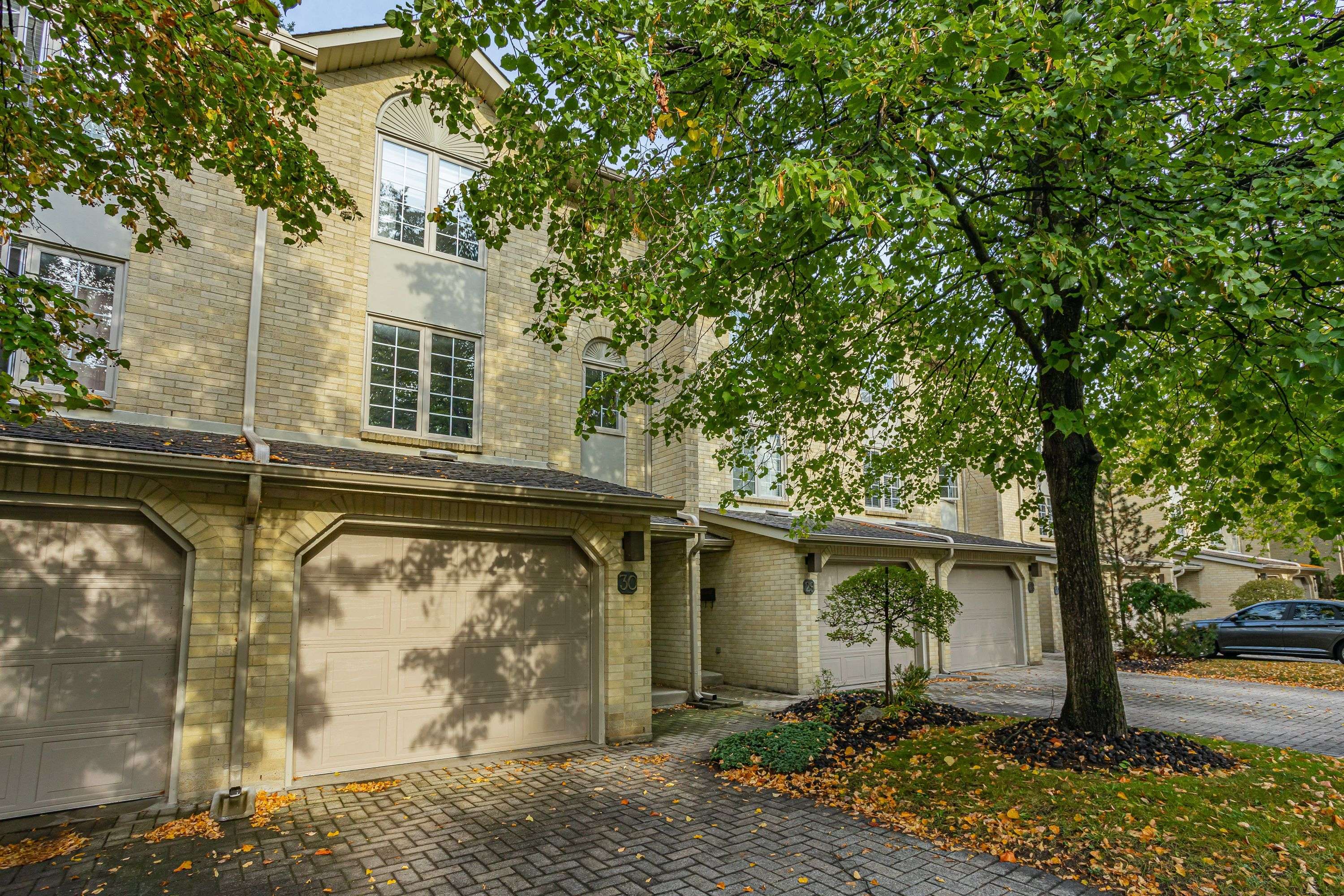 London South, ON N6K 4G9,1399 Commissioners RD W #30