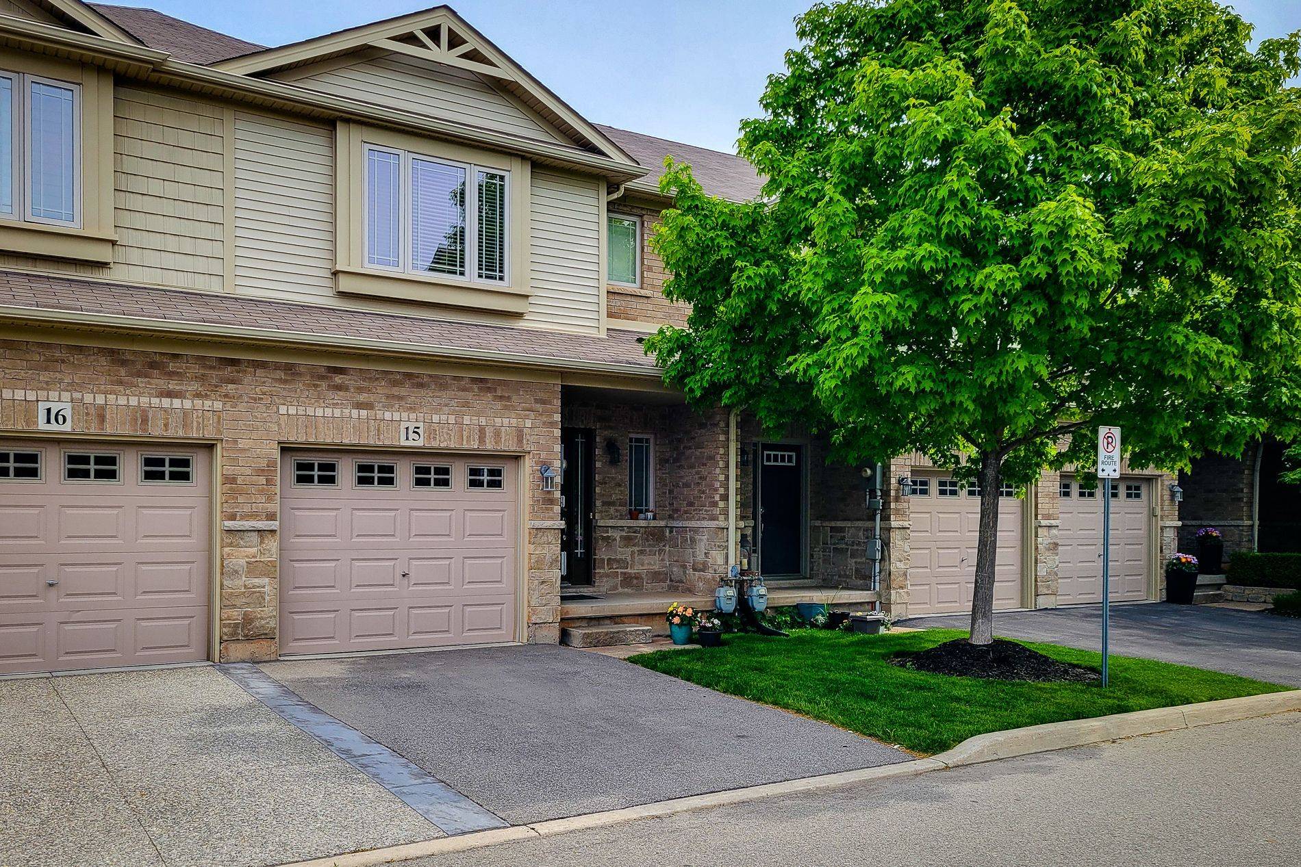 Grimsby, ON L1M 0C4,6 Chestnut DR #15