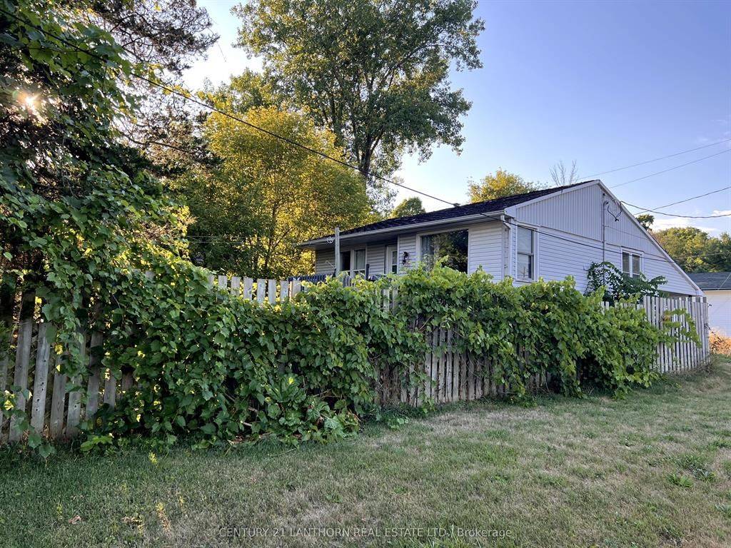 Quinte West, ON K0K 2C0,95 Scott AVE #A-E