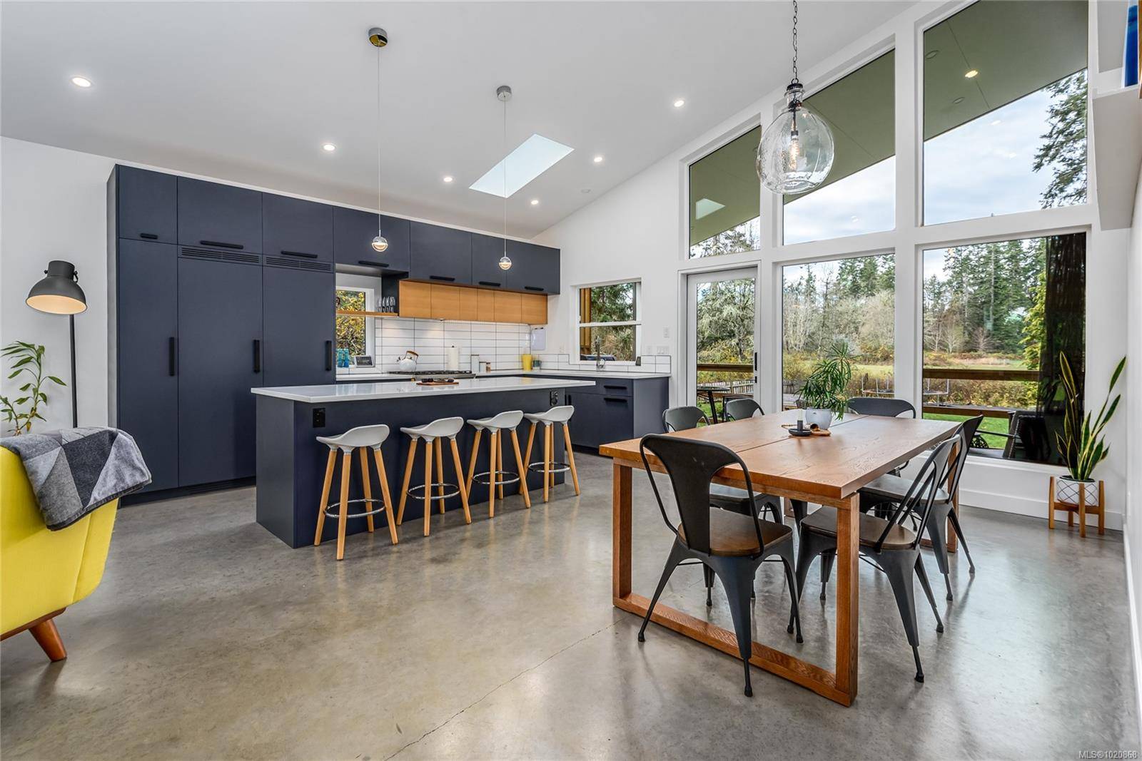 Royston, BC V9N 9T3,4137 Gartley Point Rd